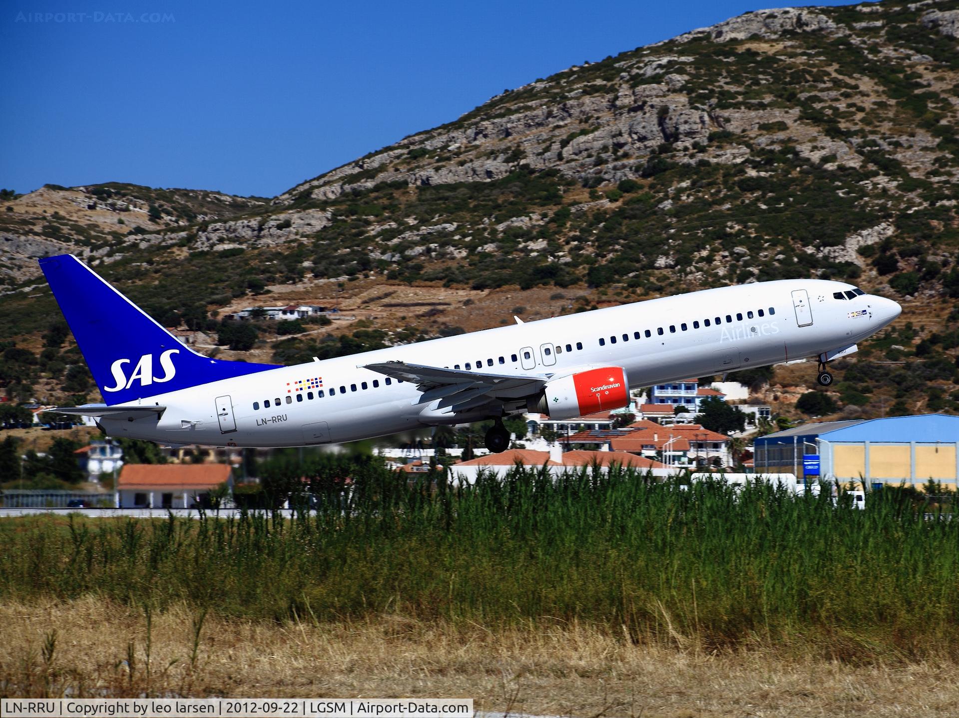 LN-RRU, 2002 Boeing 737-883 C/N 28327, Samos 22.9.2012