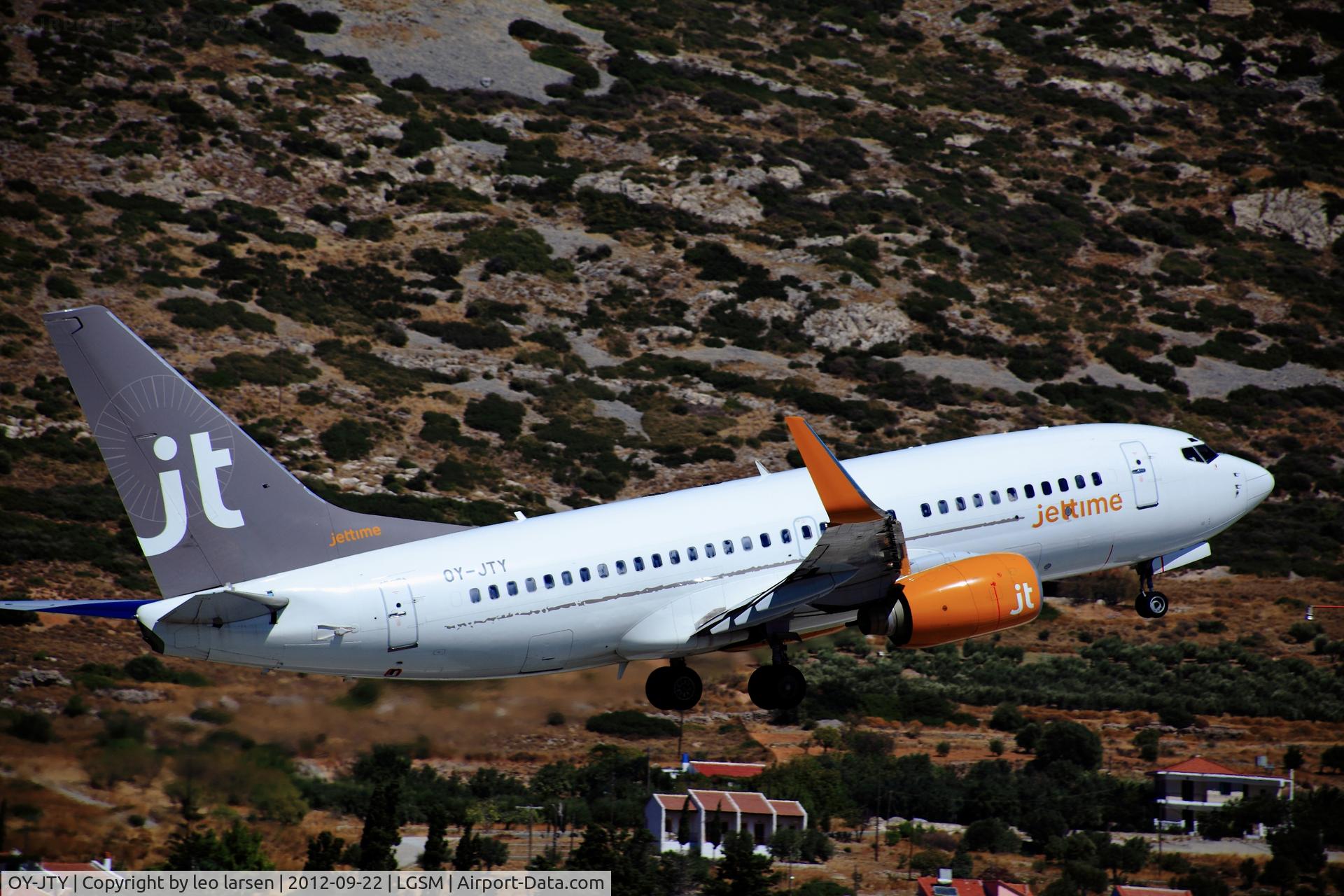 OY-JTV, 2001 Boeing 737-7L9 C/N 28015, Samos 22.9.2012