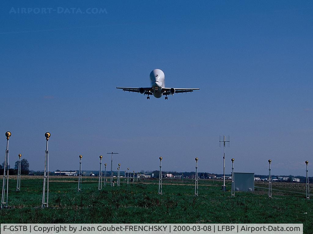 F-GSTB, 1996 Airbus A300B4-608ST Super Transporter C/N 751, BELOUGA 2 training landing