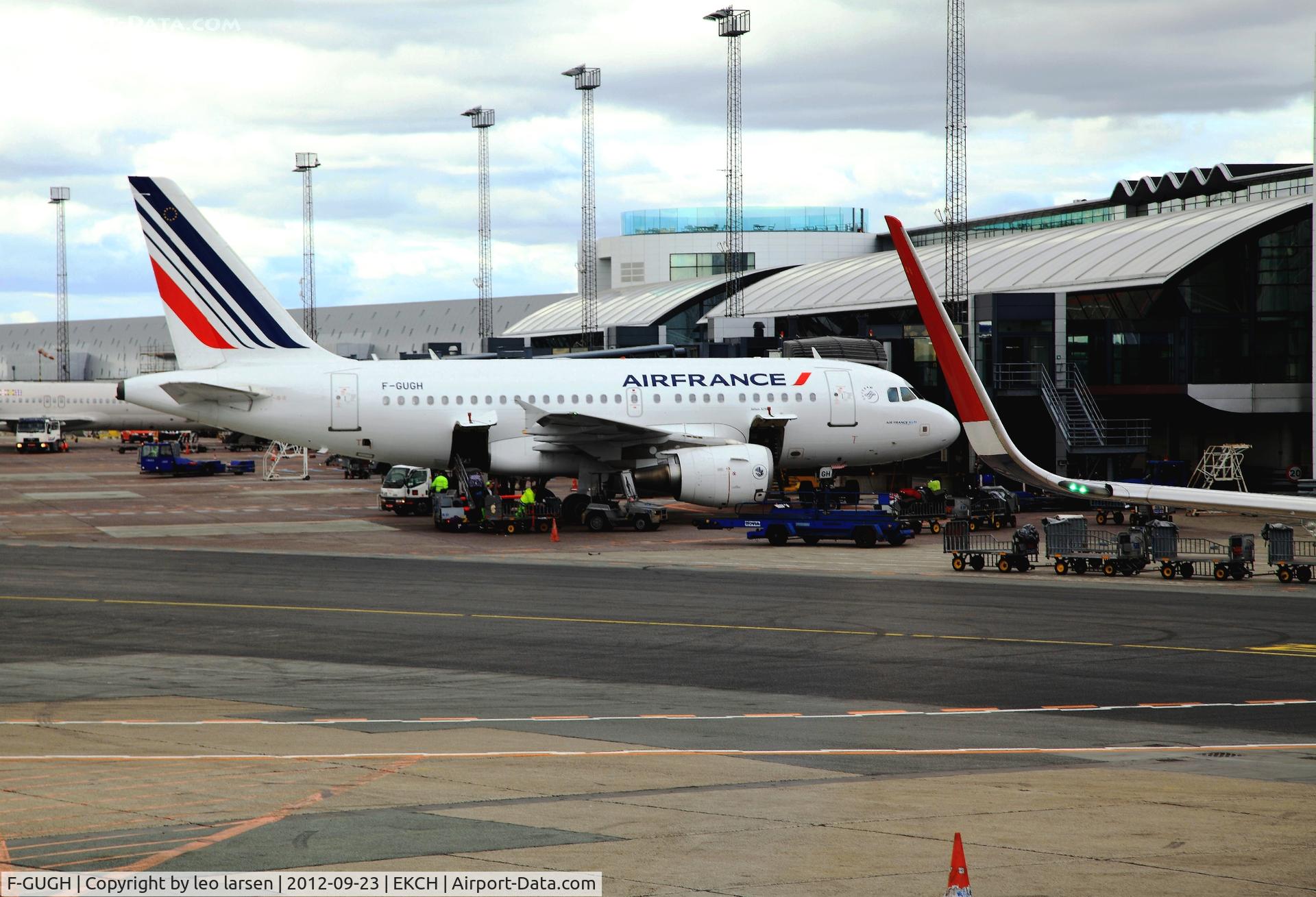 F-GUGH, 2004 Airbus A318-111 C/N 2344, Copenhagen 23.9.2012