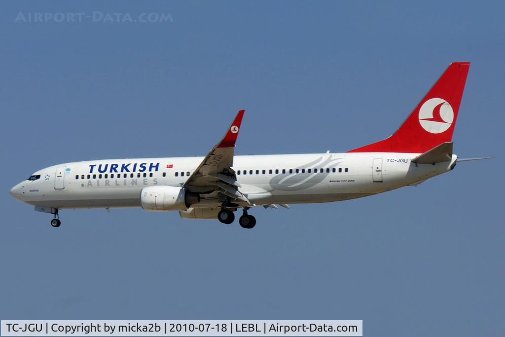 TC-JGU, 2006 Boeing 737-8F2 C/N 34418, Landing