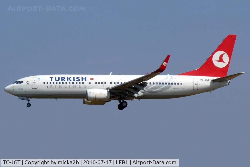 TC-JGT, 2006 Boeing 737-8F2 C/N 34417, Landing