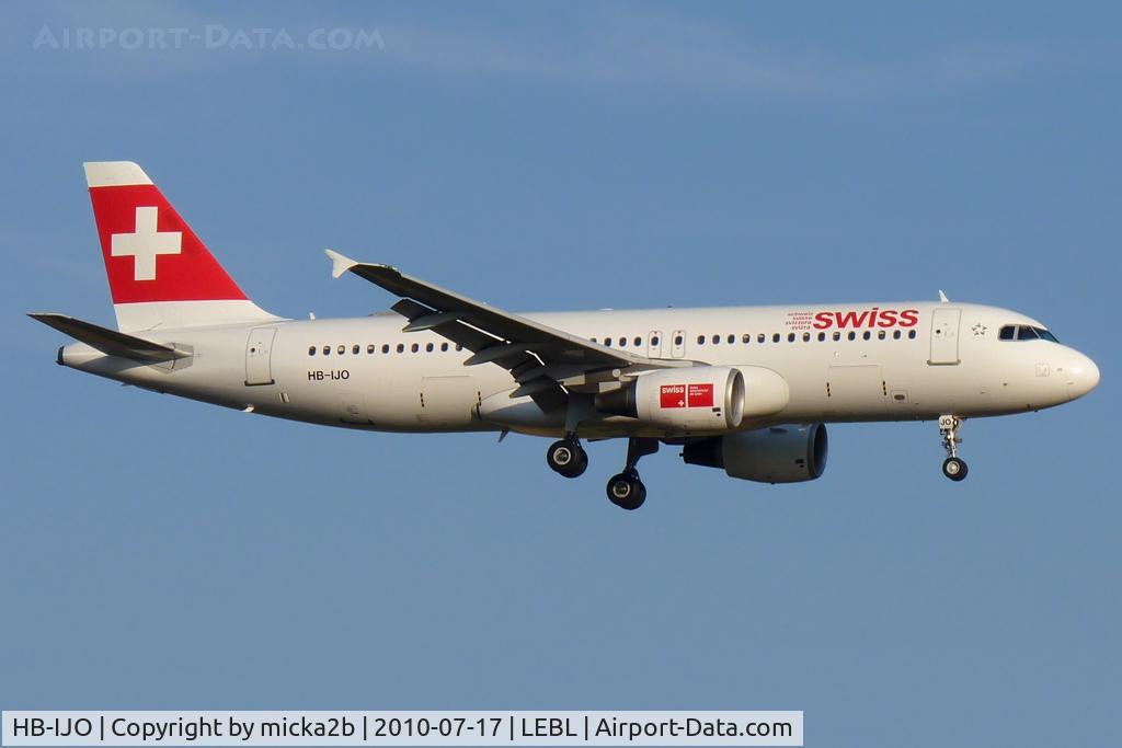 HB-IJO, 1997 Airbus A320-214 C/N 673, Landing