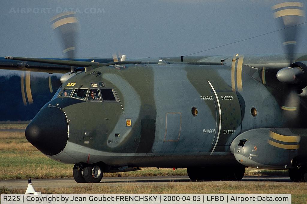 R225, Transall C-160R C/N 228, French Air Force ready to runway 05
