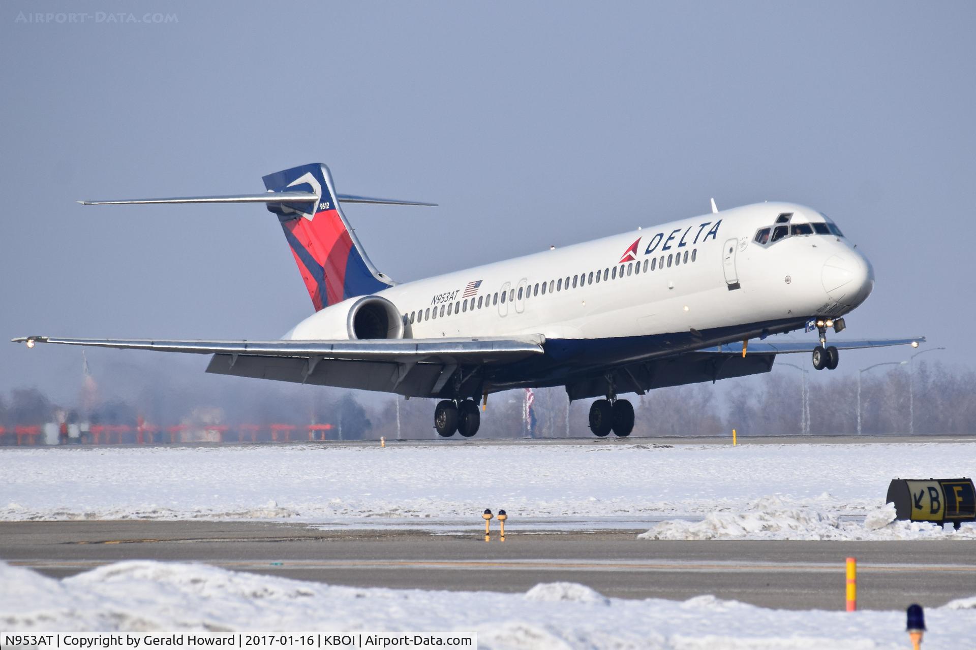 N953AT, 2000 Boeing 717-200 C/N 55015, Landing RWY 10R.