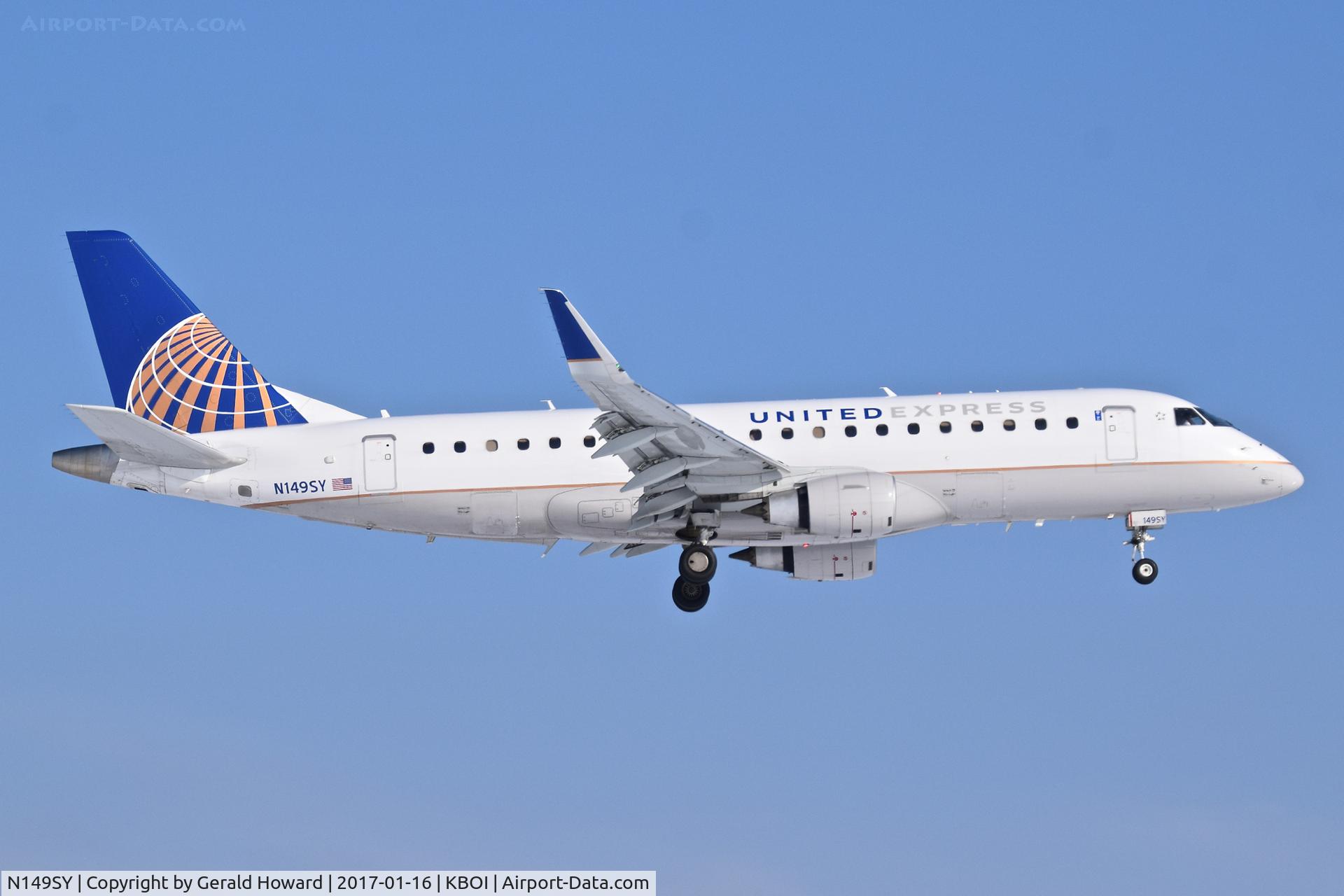 N149SY, 2015 Embraer 175LR (ERJ-170-200LR) C/N 17000495, Landing RWY 10L.