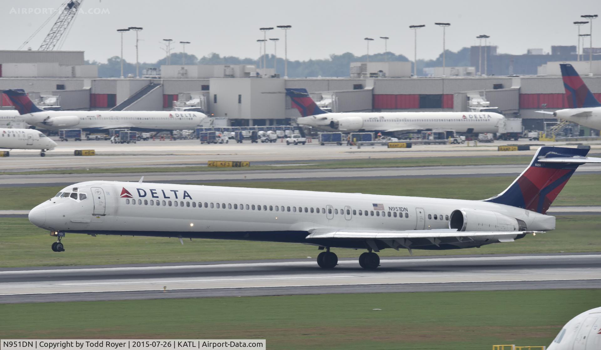 N951DN, 1997 McDonnell Douglas MD-90-30 C/N 53361, Arriving at Atlanta