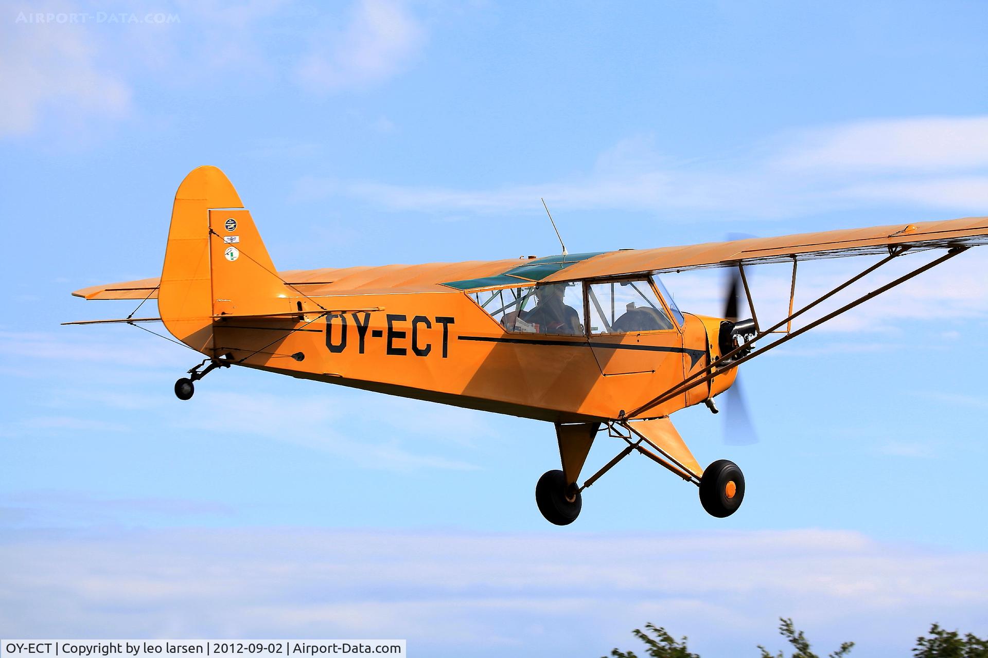 OY-ECT, 1942 Piper J3C-65 Cub C/N 22617, Avedøre 2.9.2012