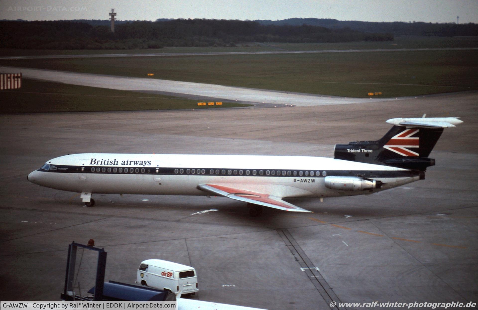 G-AWZW, 1971 Hawker Siddeley HS-121 Trident 3B-101 C/N 2323, Hawker Siddeley HS-121 Trident 3B - British Airways old colours BEA - G-AWZW - 1975 - CGN - From a slide