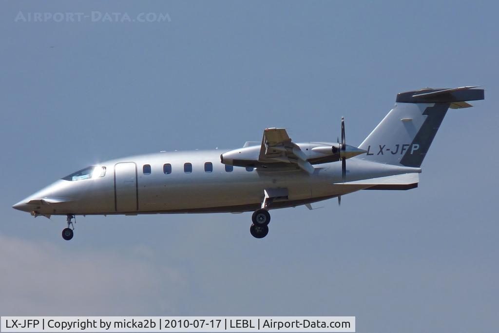 LX-JFP, 2009 Piaggio P-180 Avanti II C/N 1176, Landing