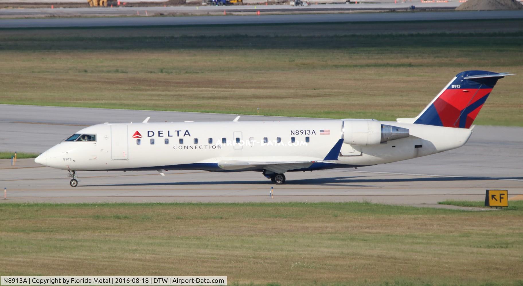 N8913A, 2004 Bombardier CRJ-200 (CL-600-2B19) C/N 7913, Delta Connection