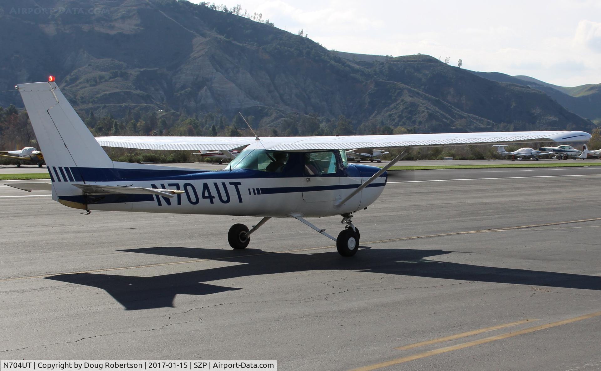 N704UT, 1976 Cessna 150M C/N 15078891, 1976 Cessna 150M, Continental O-200 100 Hp, taxi to Rwy 04