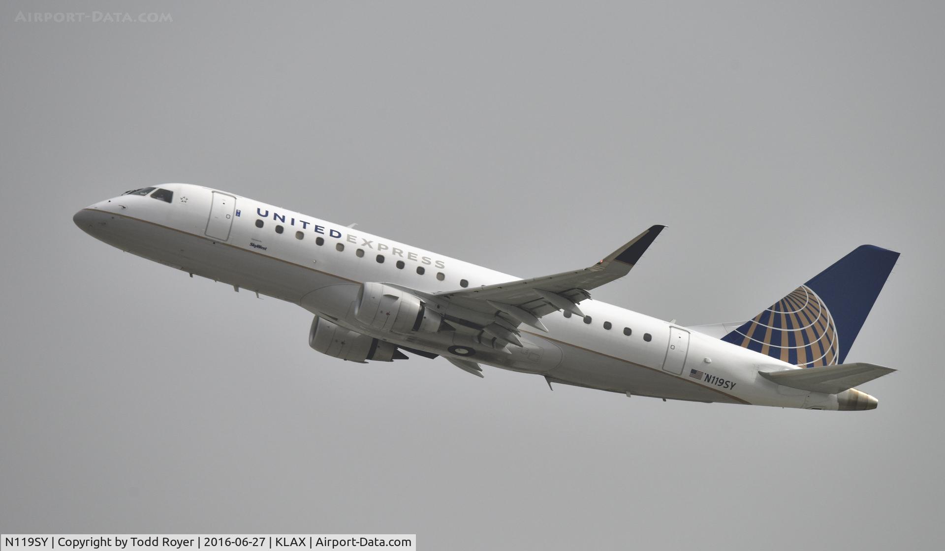 N119SY, 2014 Embraer 175LR (ERJ-170-200LR) C/N 17000421, Departing LAX