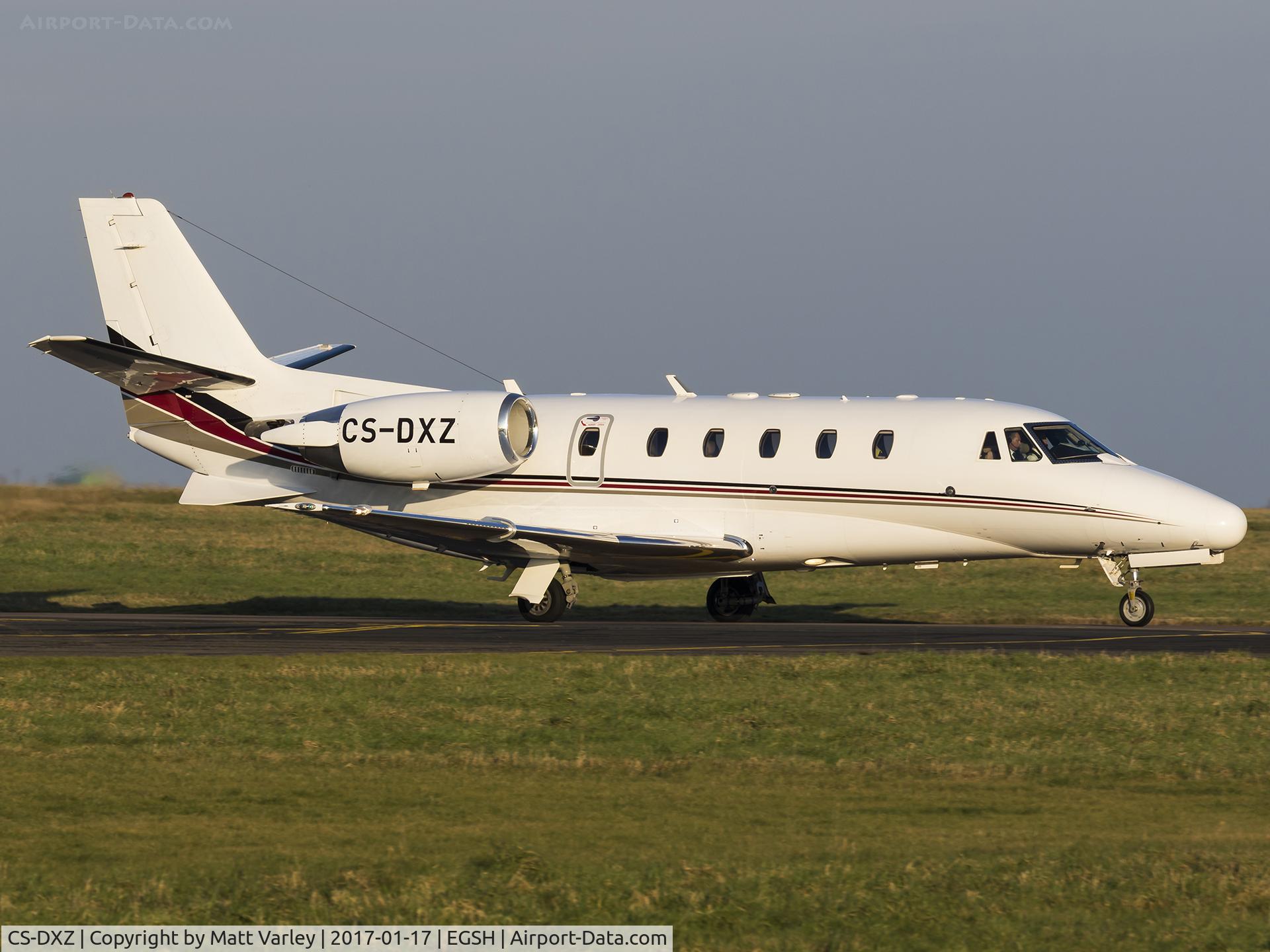 CS-DXZ, 2008 Cessna 560 XLS Citation Excel C/N 560-5796, Taxiing to the SaxonAir ramp @ NWI. this aircraft is freshly painted into this new/revised Netjets colour scheme....