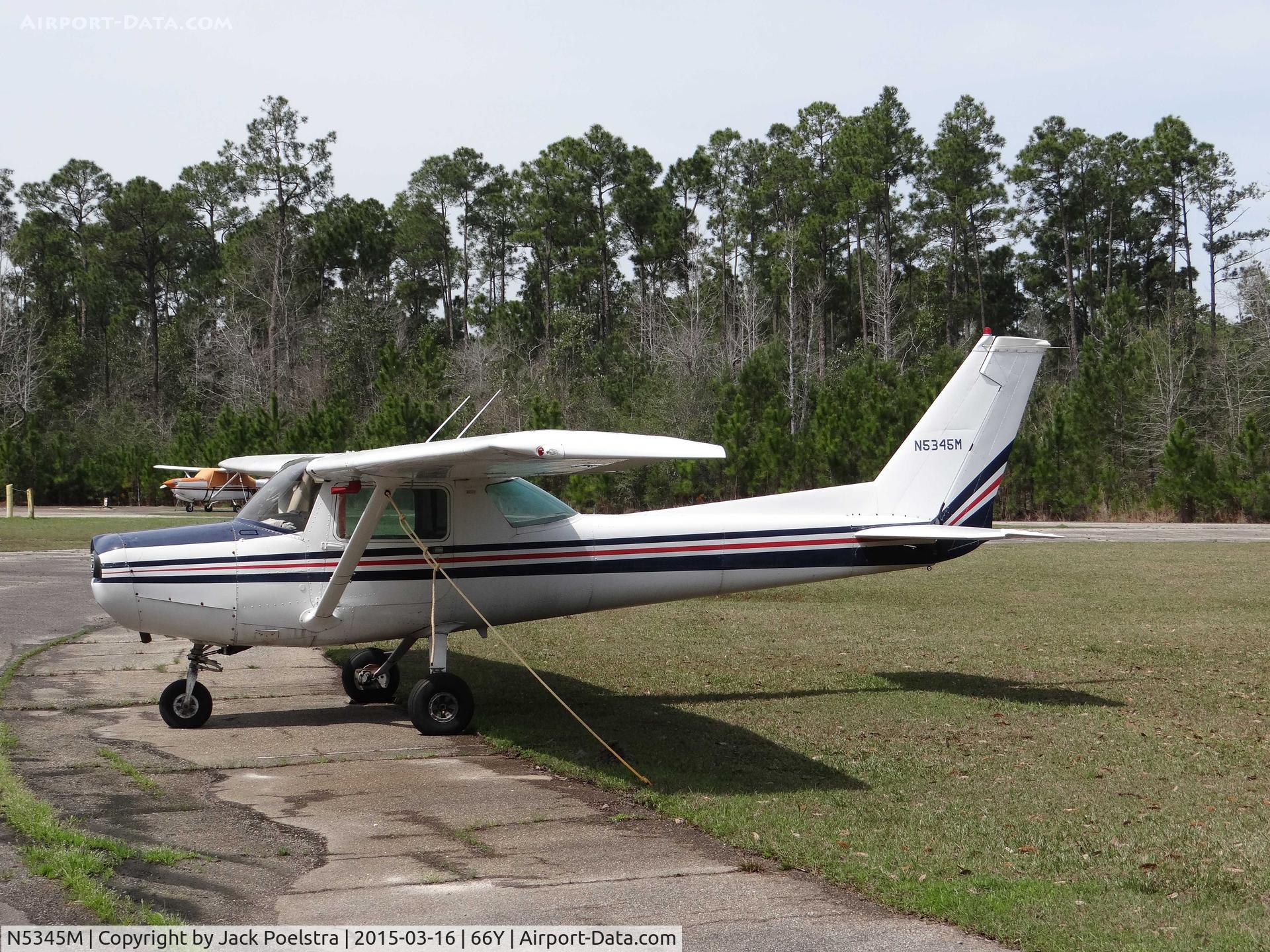N5345M, 1980 Cessna 152 C/N 15284549, C.152 missing prop. at Diamondhead airport MS