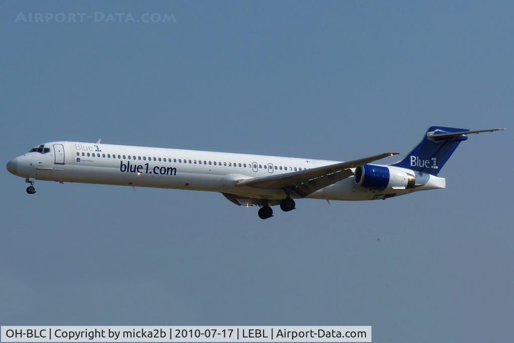 OH-BLC, 1996 McDonnell Douglas MD-90-30 C/N 53459, Landing