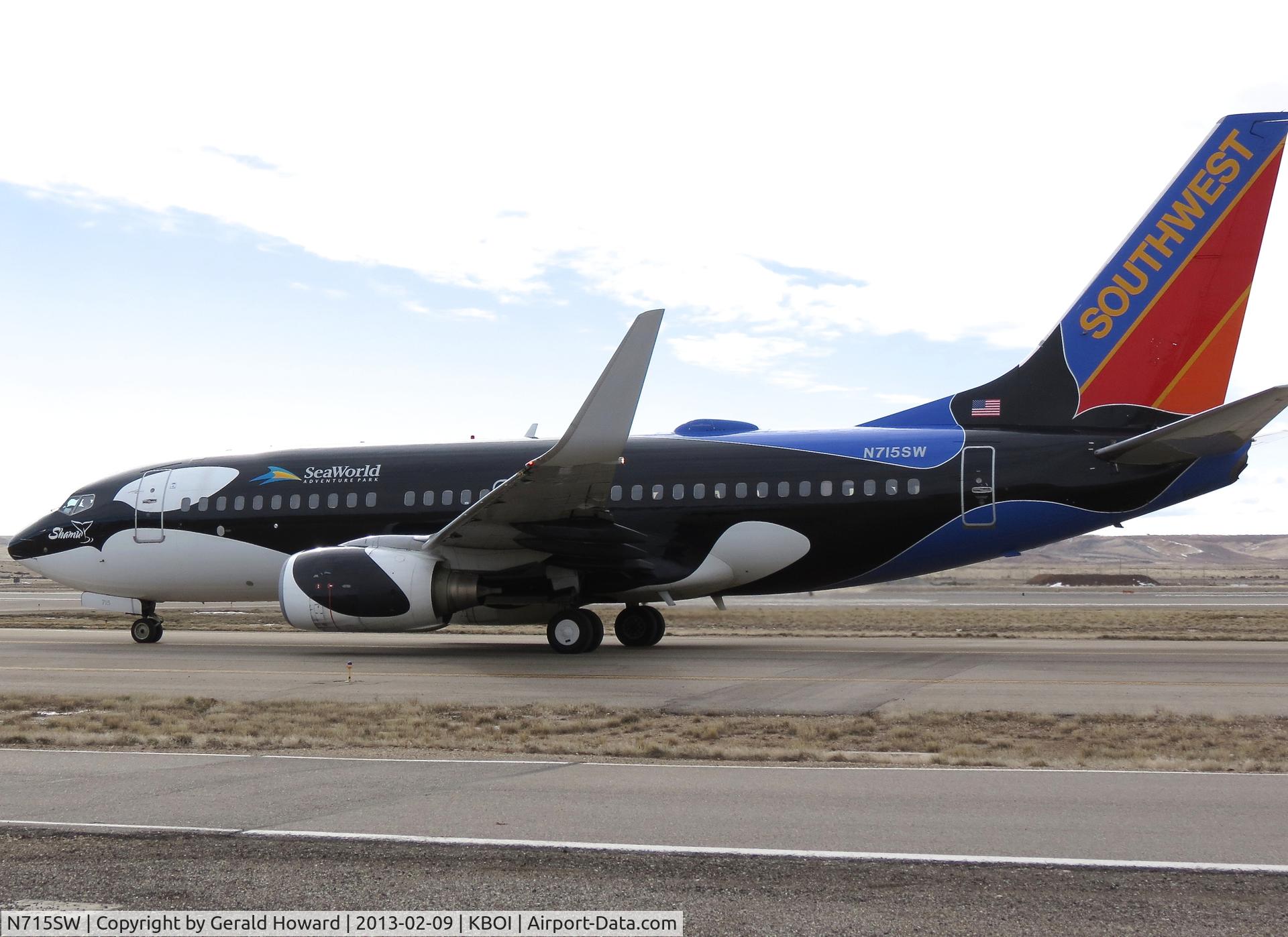 N715SW, 1998 Boeing 737-7H4 C/N 27849, Taxiing on Alpha.