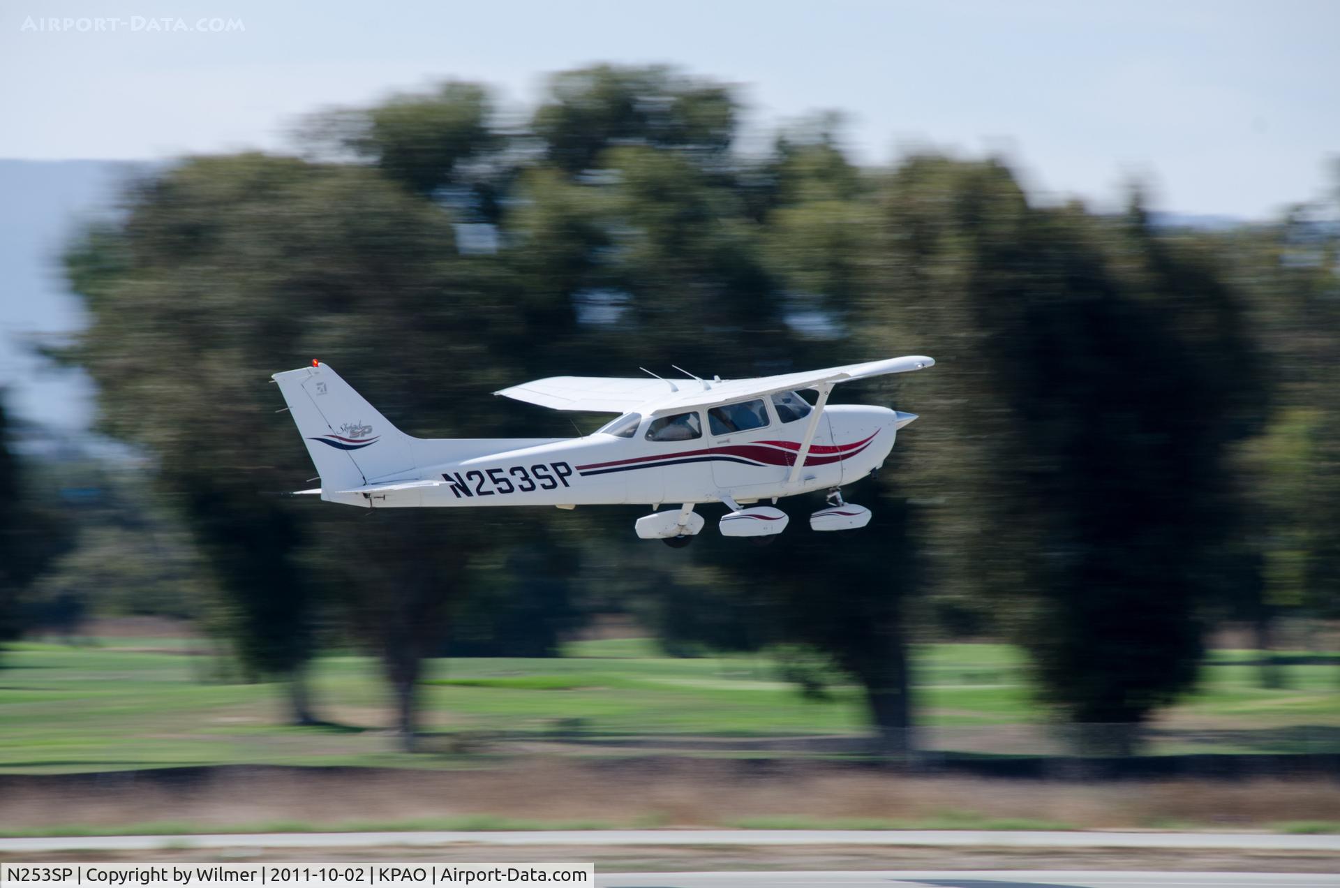 N253SP, 1999 Cessna 172S C/N 172S8229, N253SP takeoff at Palo Alto airport