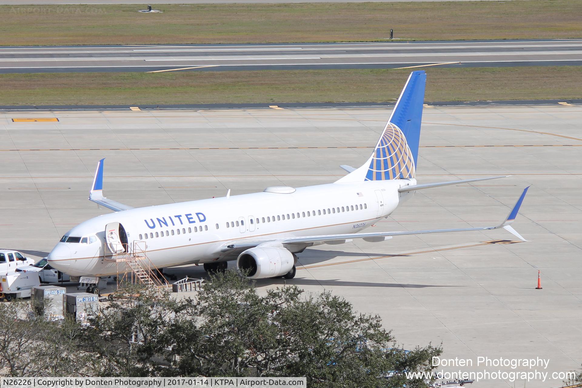 N26226, 1998 Boeing 737-824 C/N 28935, United Boeing 737-800 (N26226) sits on the parking ramp at Tampa International Airport