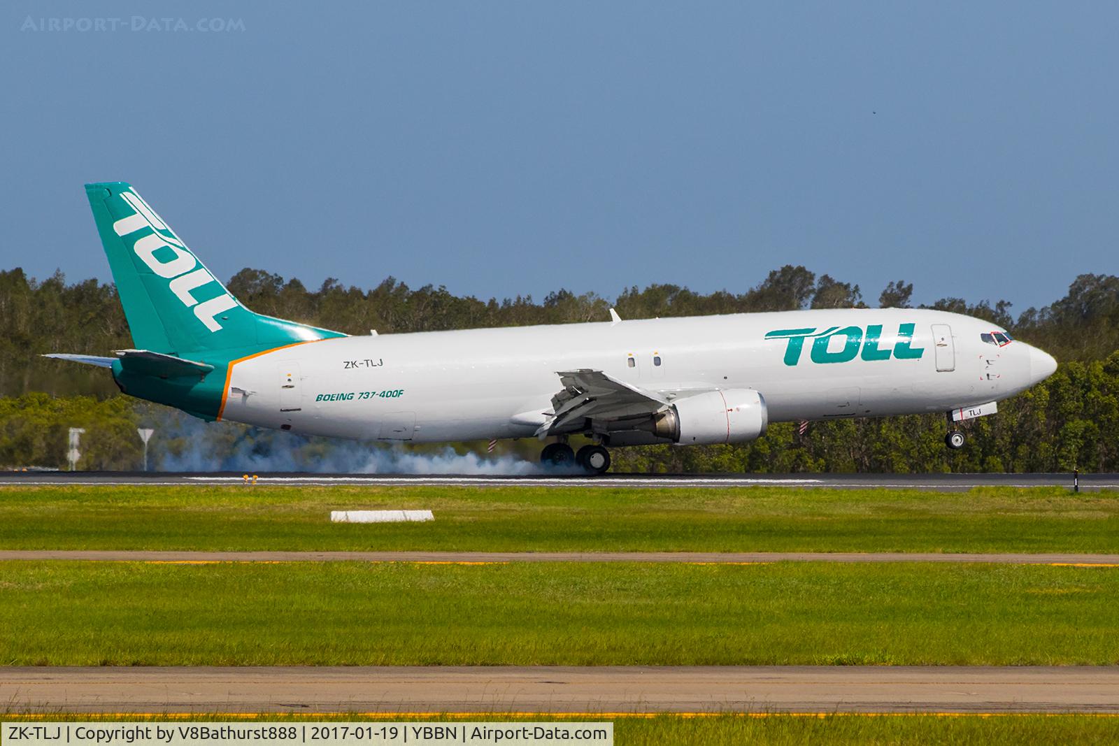 ZK-TLJ, 1990 Boeing 737-476(SF) C/N 24432, Landing hard in a crosswind