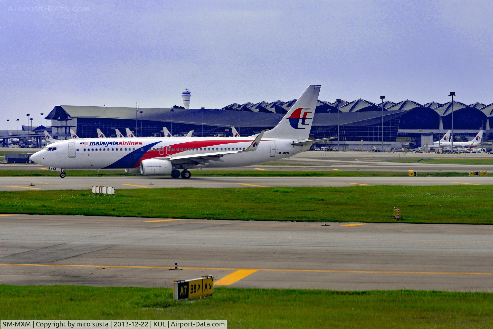 9M-MXM, 2012 Boeing 737-8H6 C/N 40140, Malaysian Airlines Boeing B737-8H6(WL) airplane ready for take off from Kuala Lumpur International Airport.
