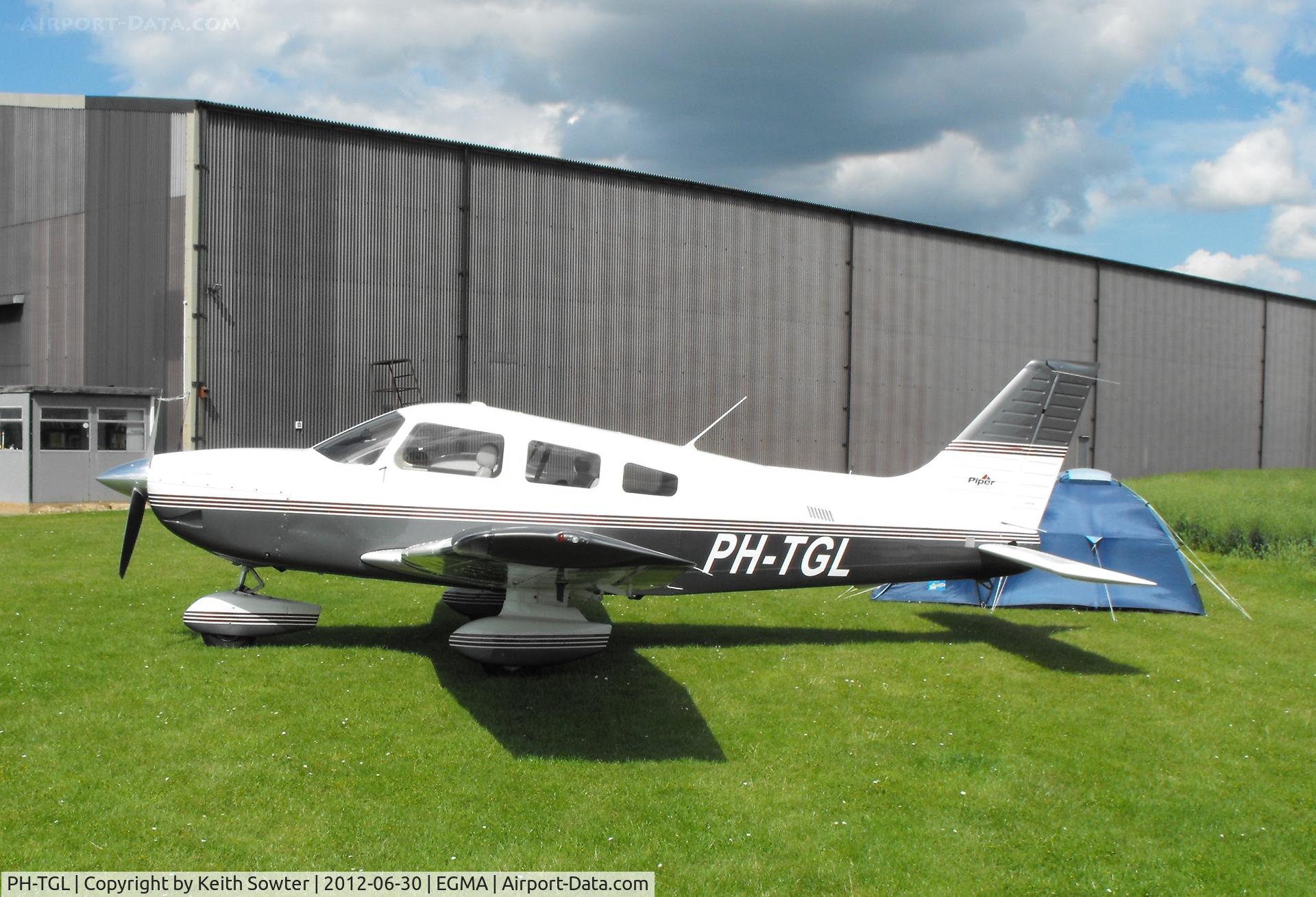 PH-TGL, 2001 Piper PA-28-181 Cherokee Archer III C/N 2843431, Visiting Fowlmere