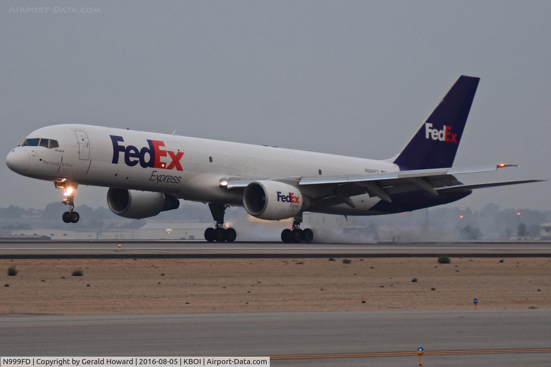 N999FD, 1990 Boeing 757-230/SF C/N 24748, Landing RWY 10L.