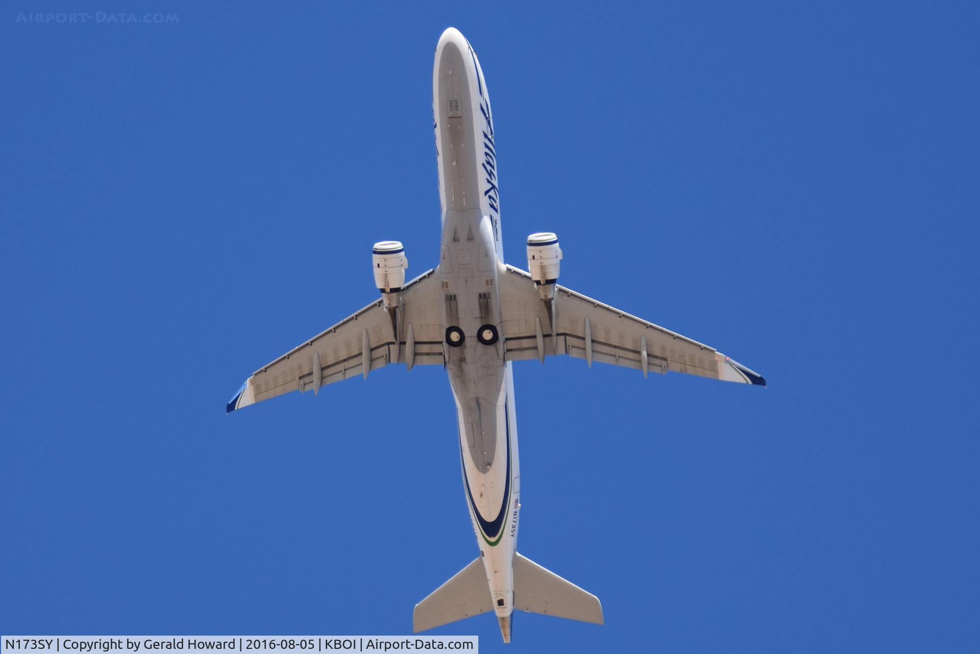 N173SY, 2015 Embraer 175LR (ERJ-170-200LR) C/N 17000486, Departing RWY 10L.