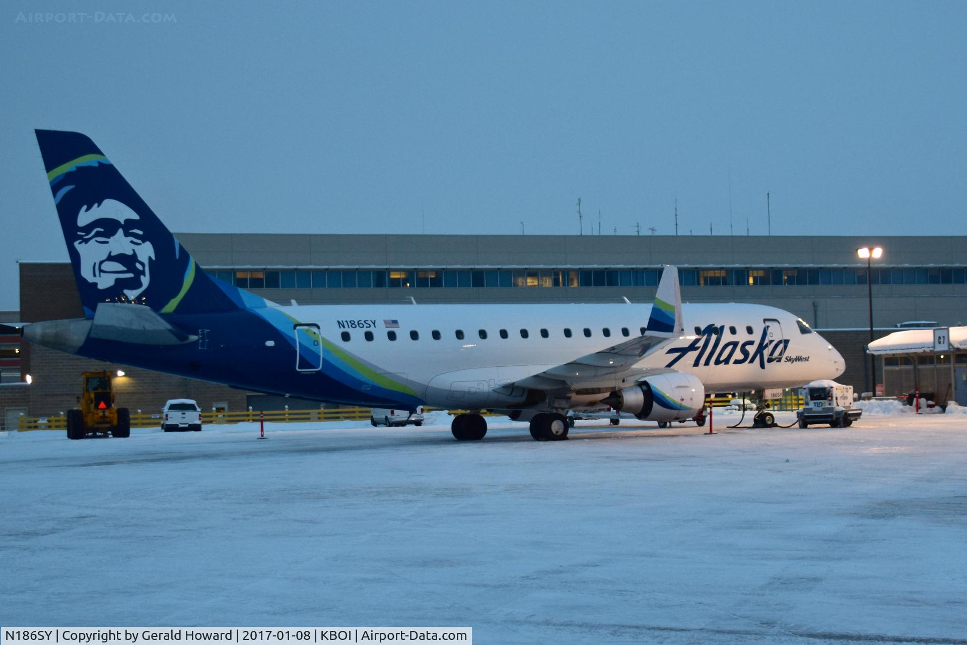 N186SY, 2016 Embraer 175LR (ERJ-170-200LR) C/N 17000606, Parked at the Alaska Airlines Gate C-7 awaiting the morning flight.