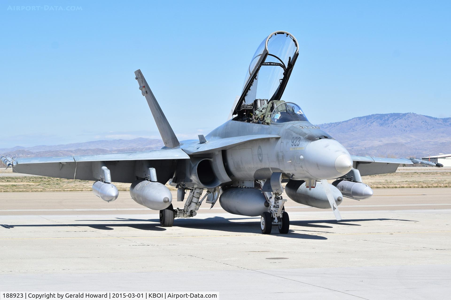 188923, 1986 McDonnell Douglas CF-188B Hornet C/N 0445/B080, Parked on south GS ramp. 410 SQ., Cold lake, Alberta