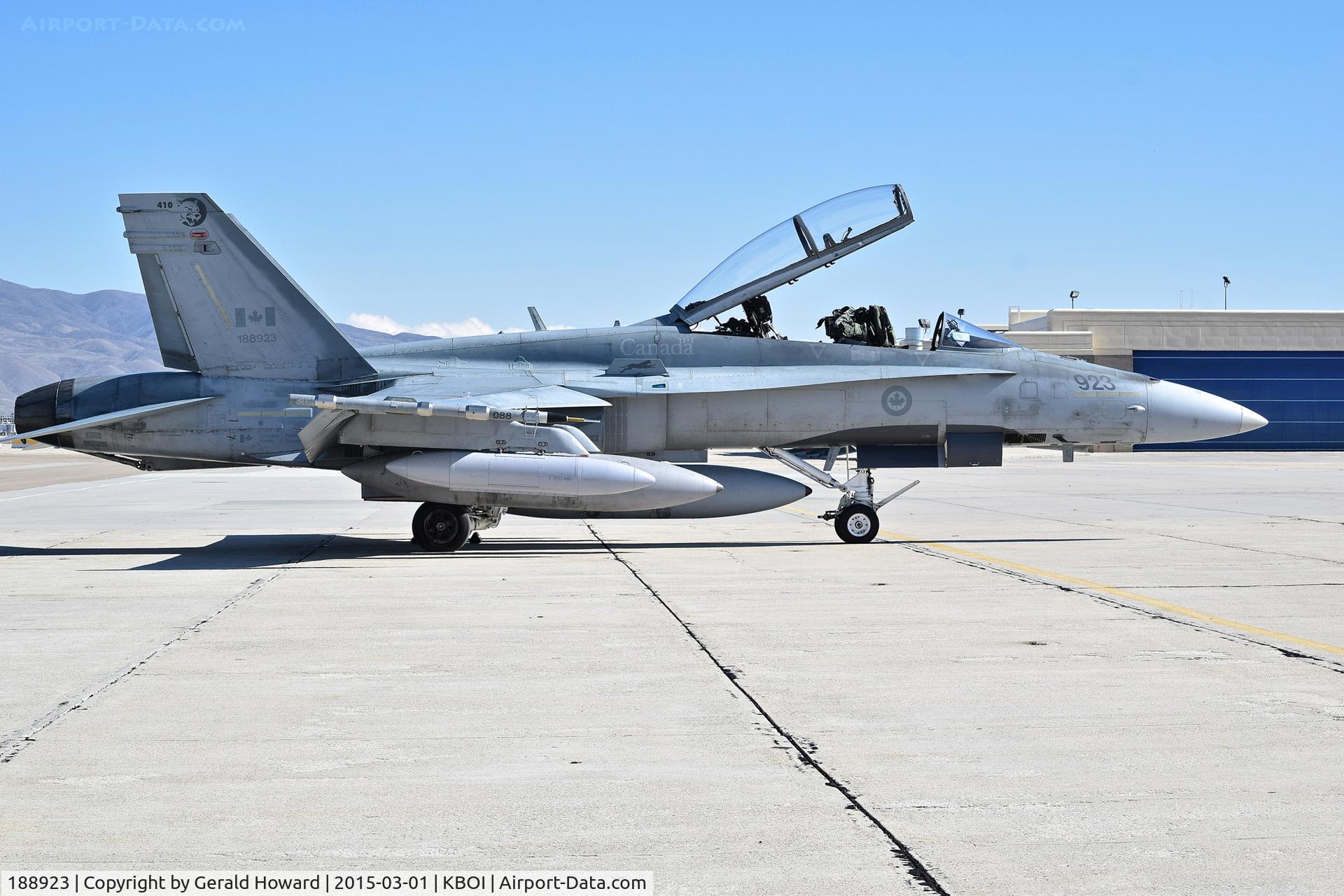 188923, 1986 McDonnell Douglas CF-188B Hornet C/N 0445/B080, 410 SQ., Cold lake, Alberta