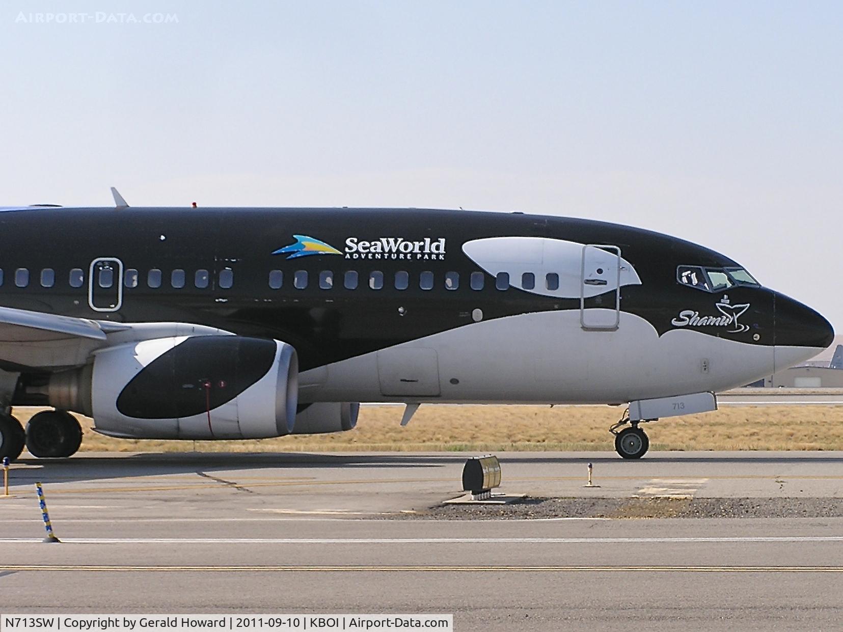 N713SW, 1998 Boeing 737-7H4 C/N 27847, Taxi on Alpha.