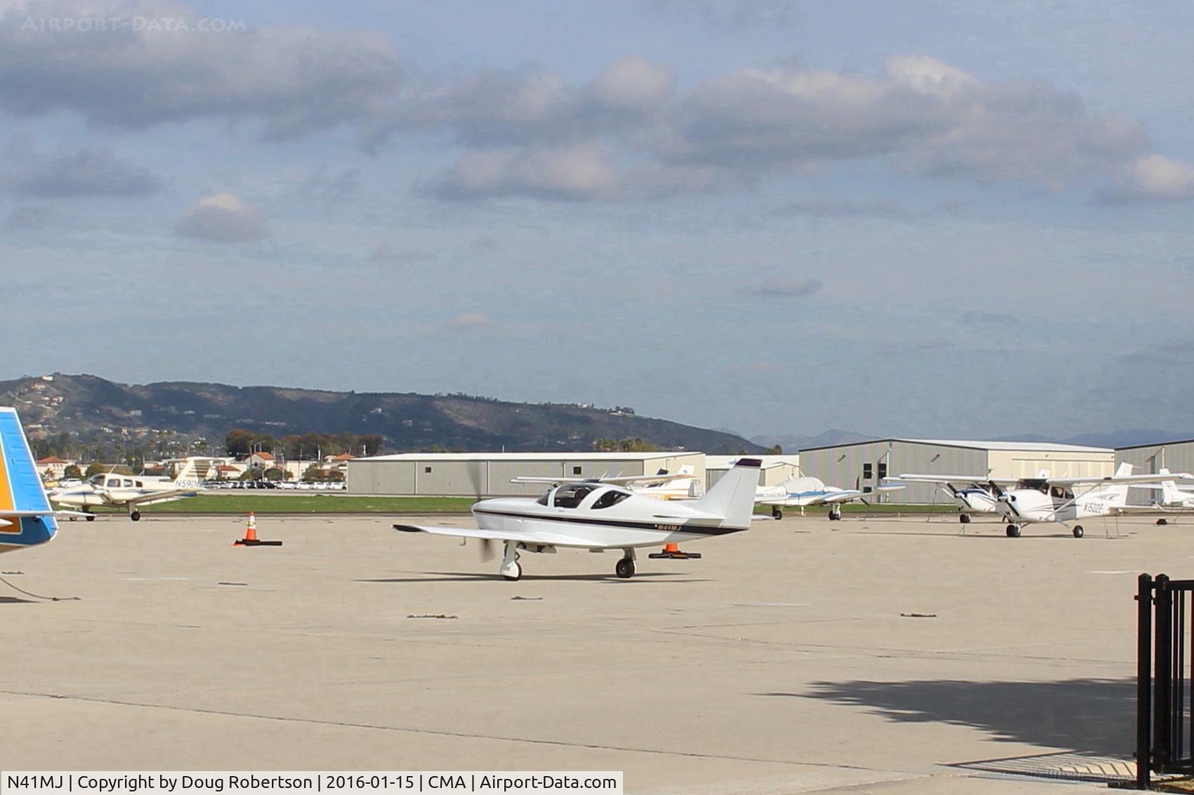 N41MJ, Stoddard-Hamilton Glasair II-S RG C/N 2079, James GLASAIR II-S RG, taxi from ramp
