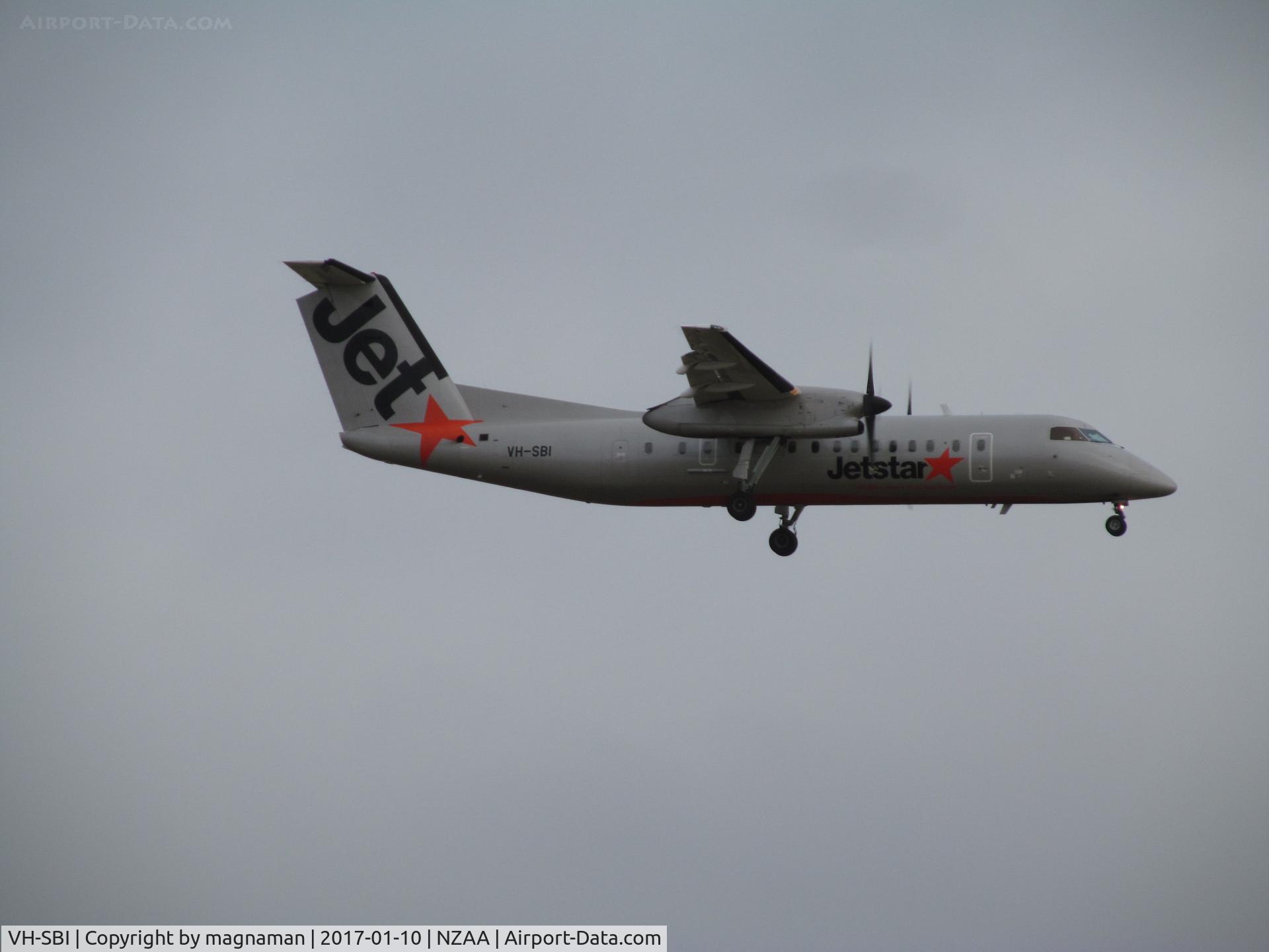 VH-SBI, 2004 De Havilland Canada DHC-8-315Q Dash 8 C/N 605, short finals