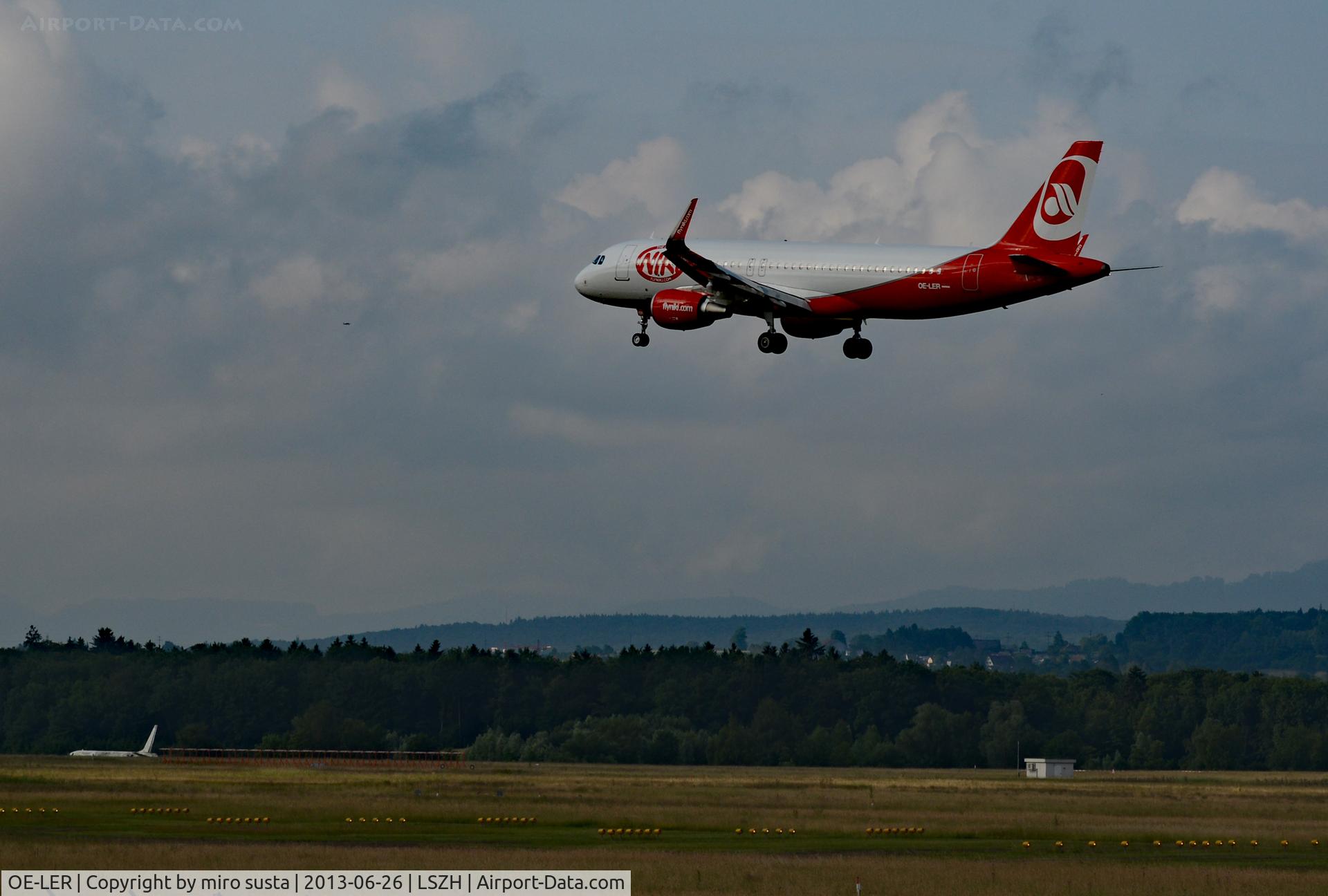 OE-LER, 2013 Airbus A320-214 C/N 5522, Air Berlin Airbus A320-214 airplane landing at Zurich International Airport.