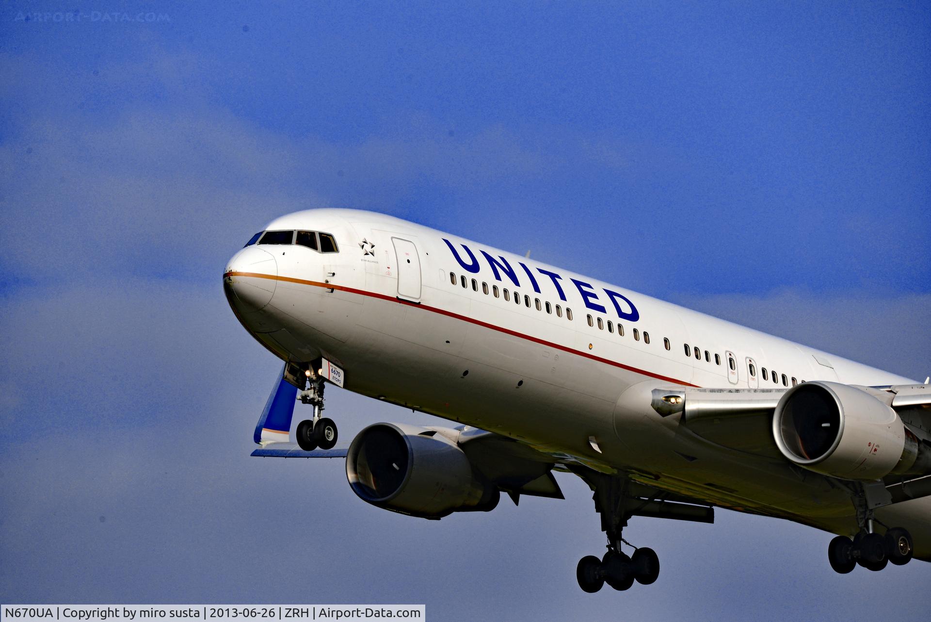 N670UA, 1999 Boeing 767-322 C/N 29240, United  Airlines Boeing 767-322 airplane before landing at Zurich International Airport.