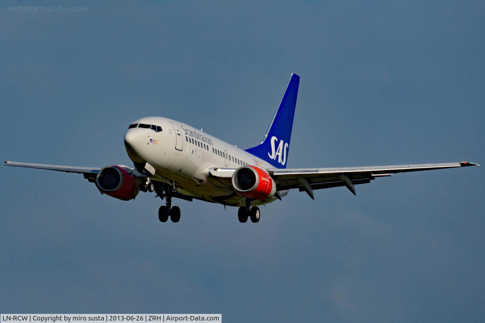 LN-RCW, 1999 Boeing 737-683 C/N 28308, SAS Scandinavian Airlines Boeing 737-683 airplane before landing at Zurich International Airport.