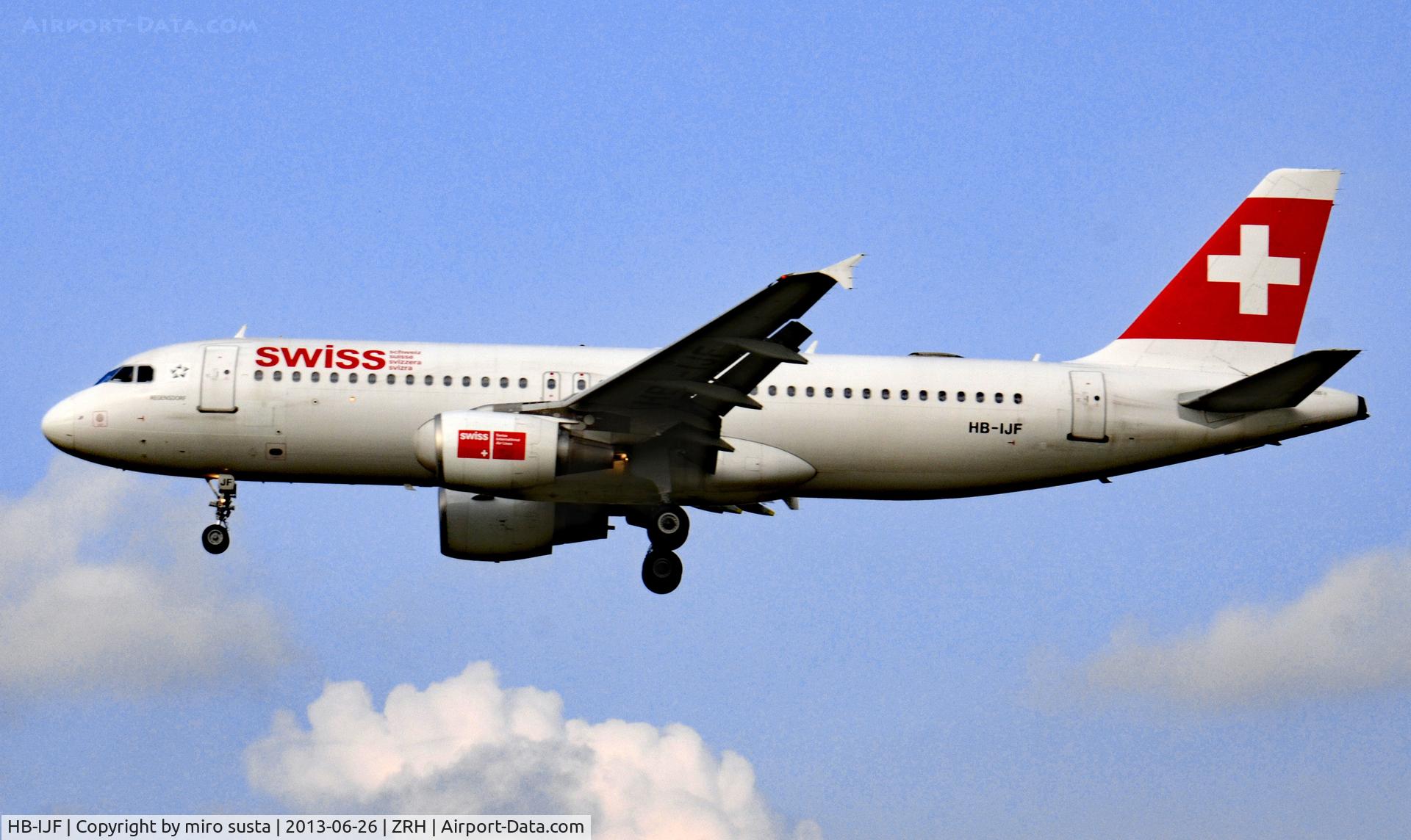 HB-IJF, 1995 Airbus A320-214 C/N 562, Swiss International  Airlines Airbus A320-214 airplane landing at Zurich International Airport.