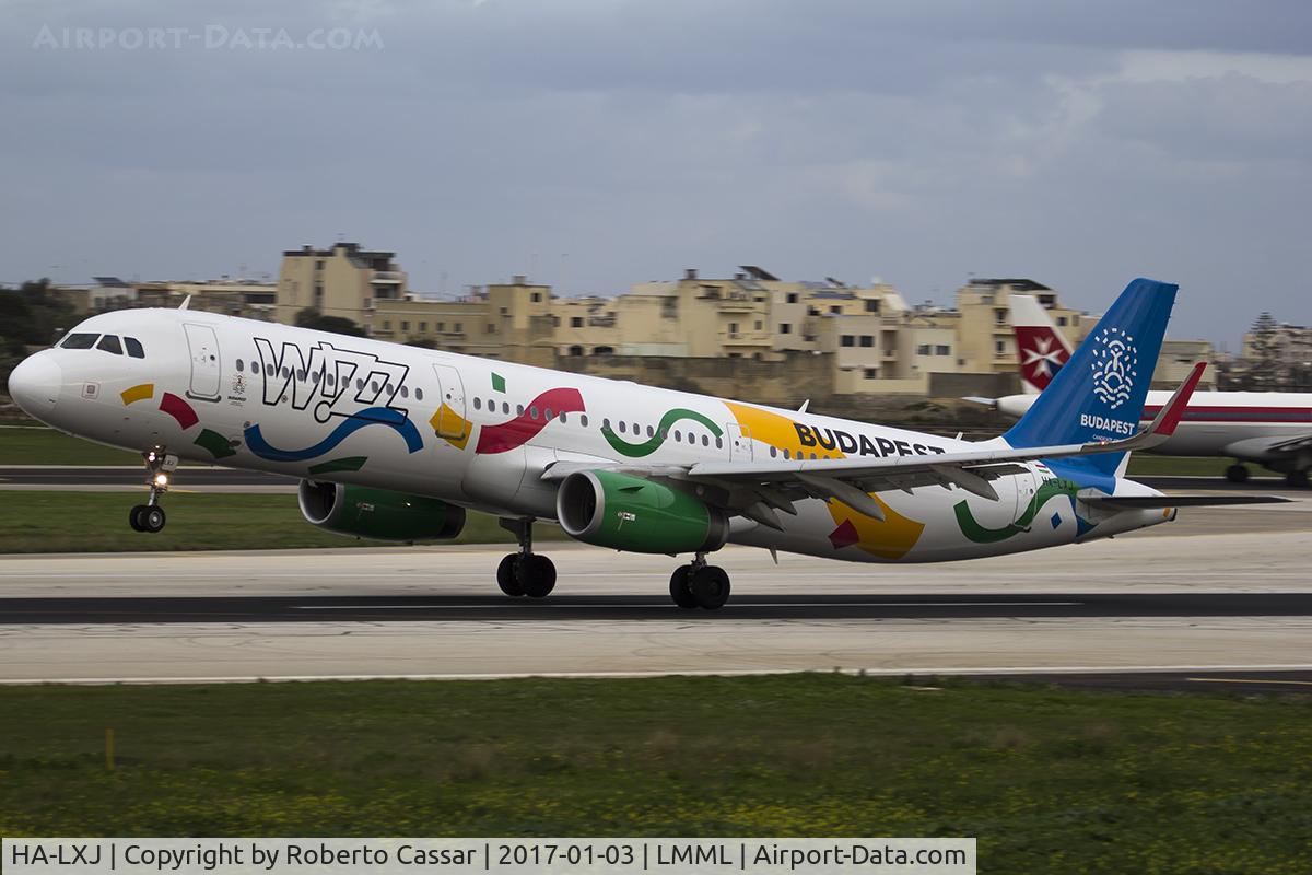 HA-LXJ, 2016 Airbus A321-231 C/N 7316, Runway 31
