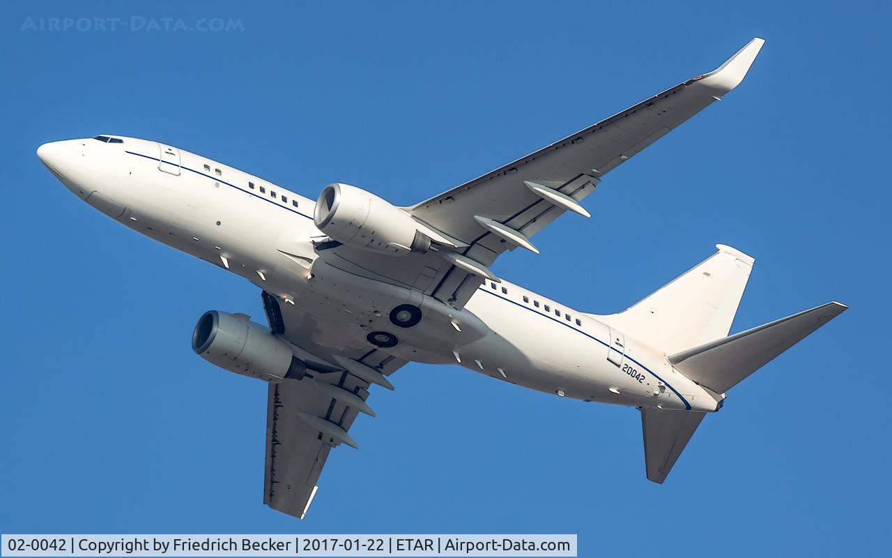 02-0042, 2003 Boeing C-40B (737-7FD BBJ) C/N 33500, departure via RW26