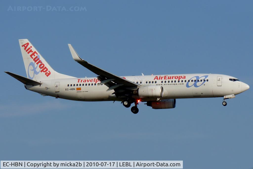 EC-HBN, 1999 Boeing 737-85P C/N 28383, Landing