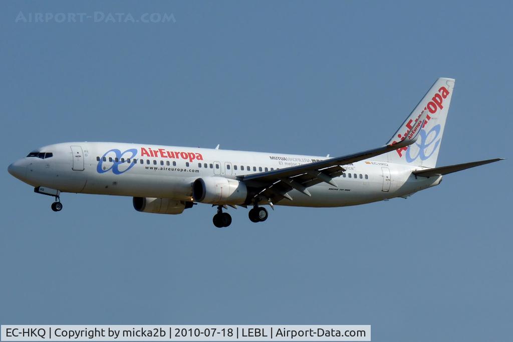 EC-HKQ, 2000 Boeing 737-85P C/N 28388, Landing