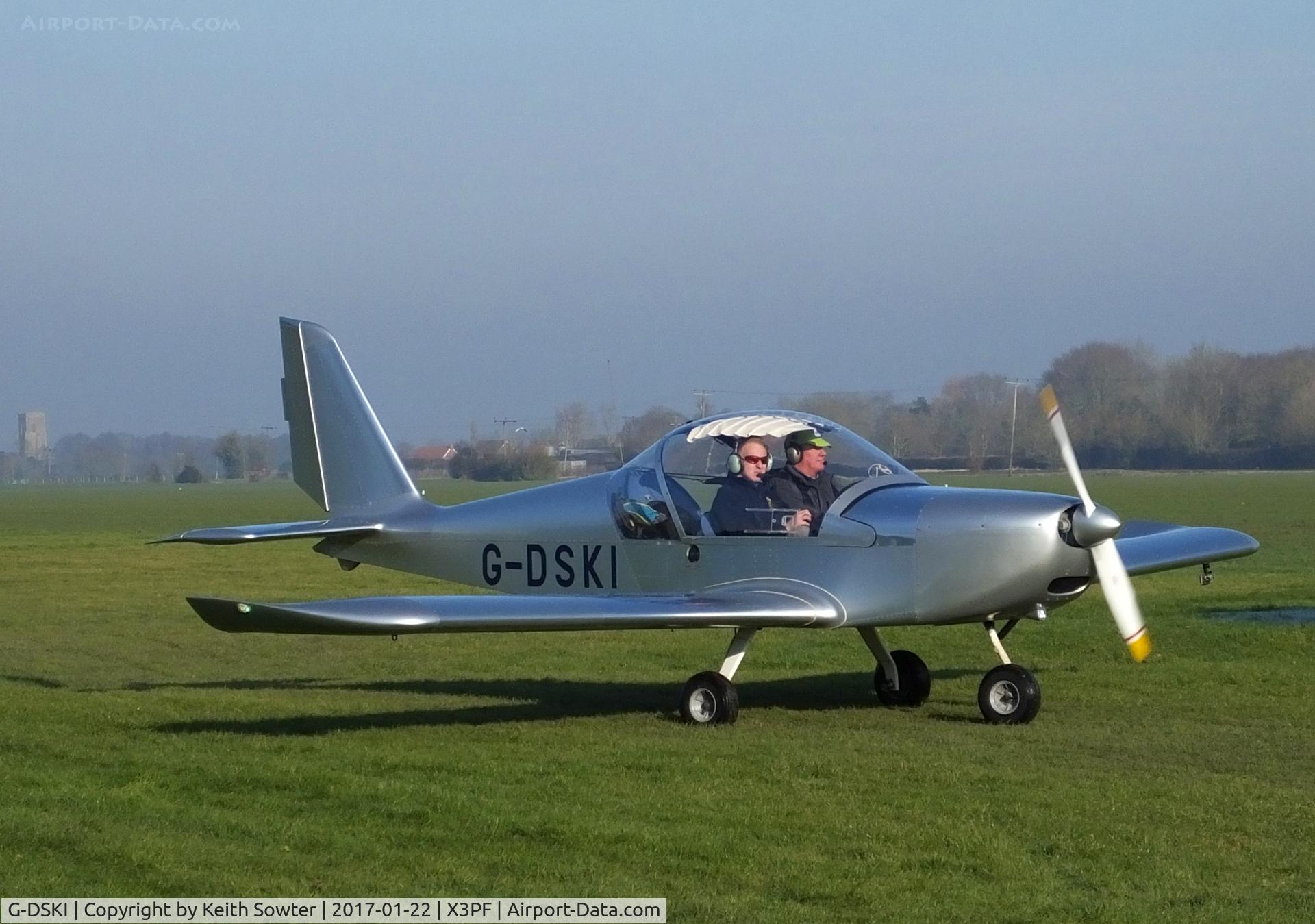 G-DSKI, 2005 Aerotechnik EV-97 Eurostar C/N PFA 315-14088, Gliding competitorisiting