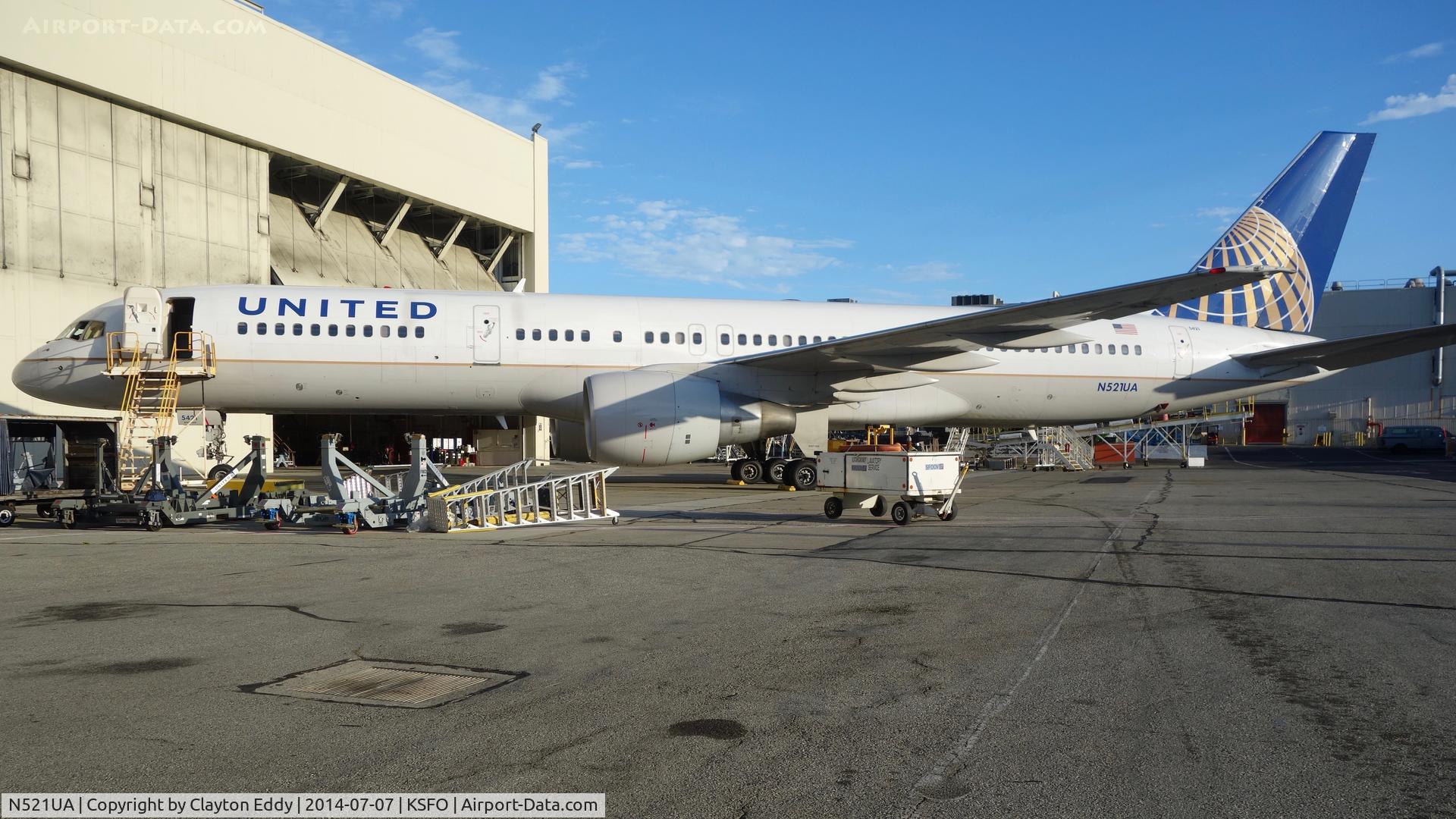 N521UA, 1990 Boeing 757-222 C/N 24891, SFO 2014