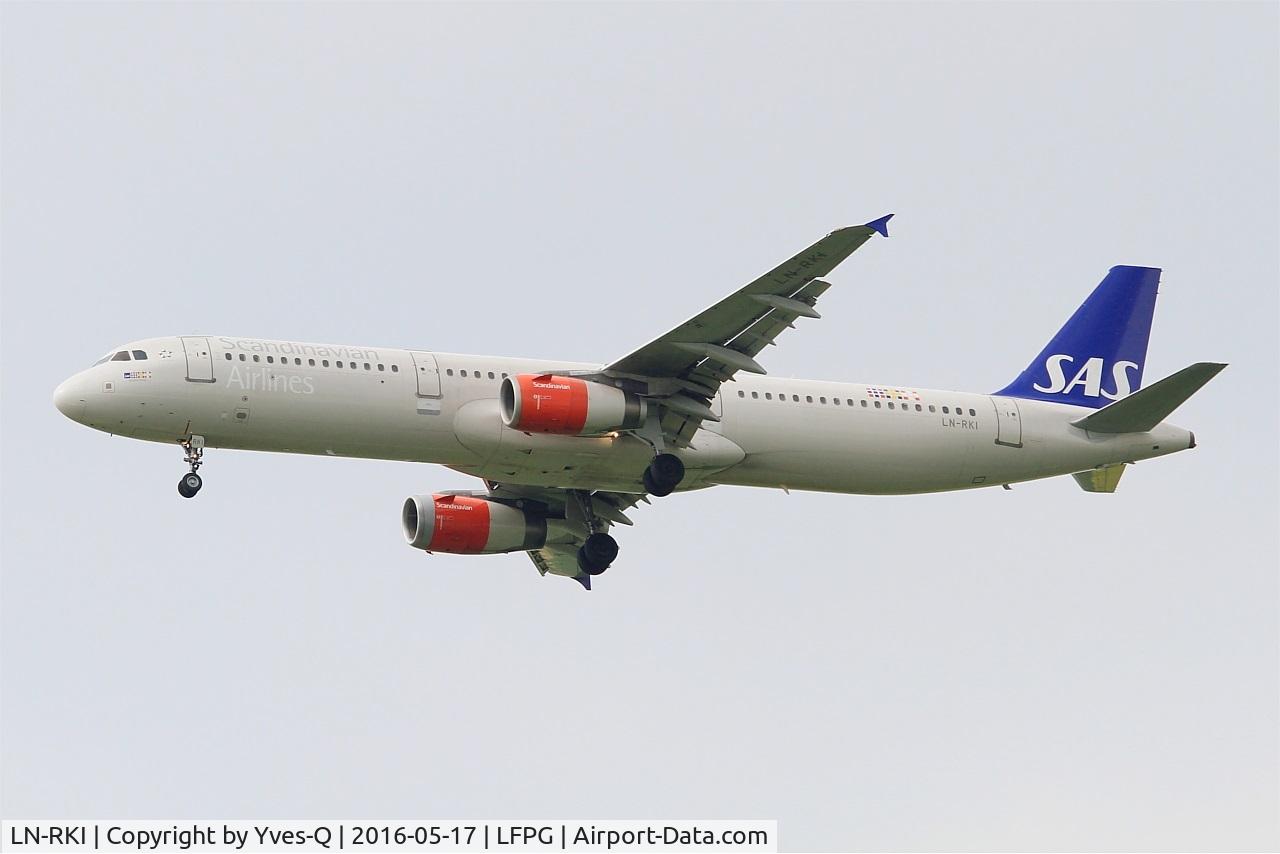 LN-RKI, 2002 Airbus A321-232 C/N 1817, Airbus A321-232, Short approach rwy 27R, Roissy Charles De Gaulle Airport (LFPG-CDG)