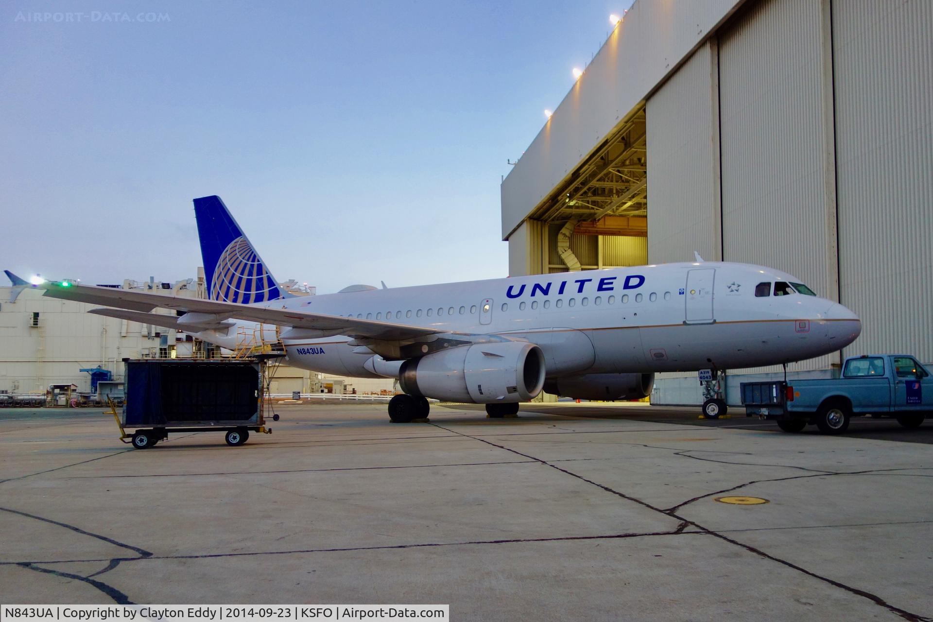 N843UA, 2001 Airbus A319-131 C/N 1573, SFO 2014