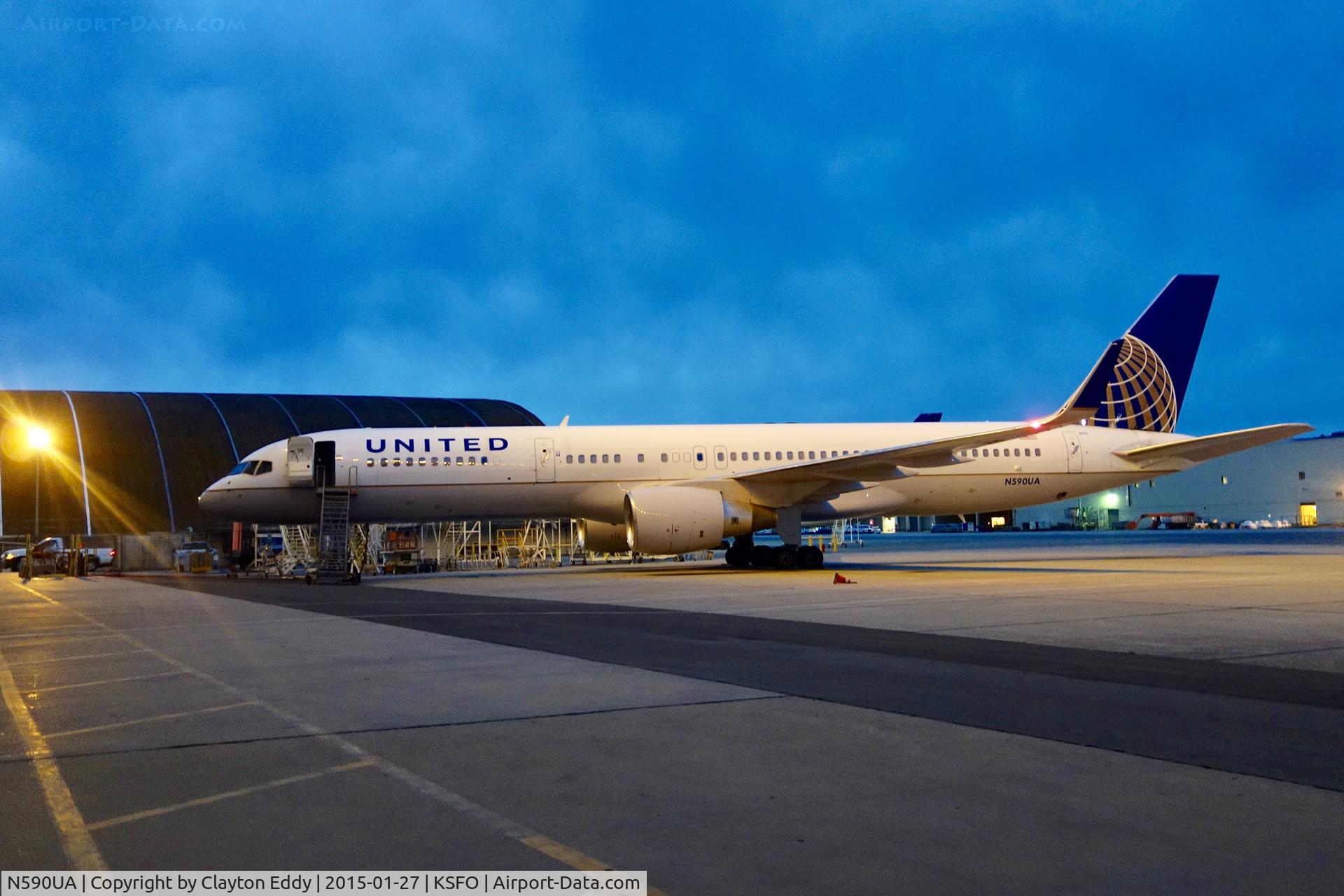 N590UA, 1997 Boeing 757-222 C/N 28708, SFO 2015