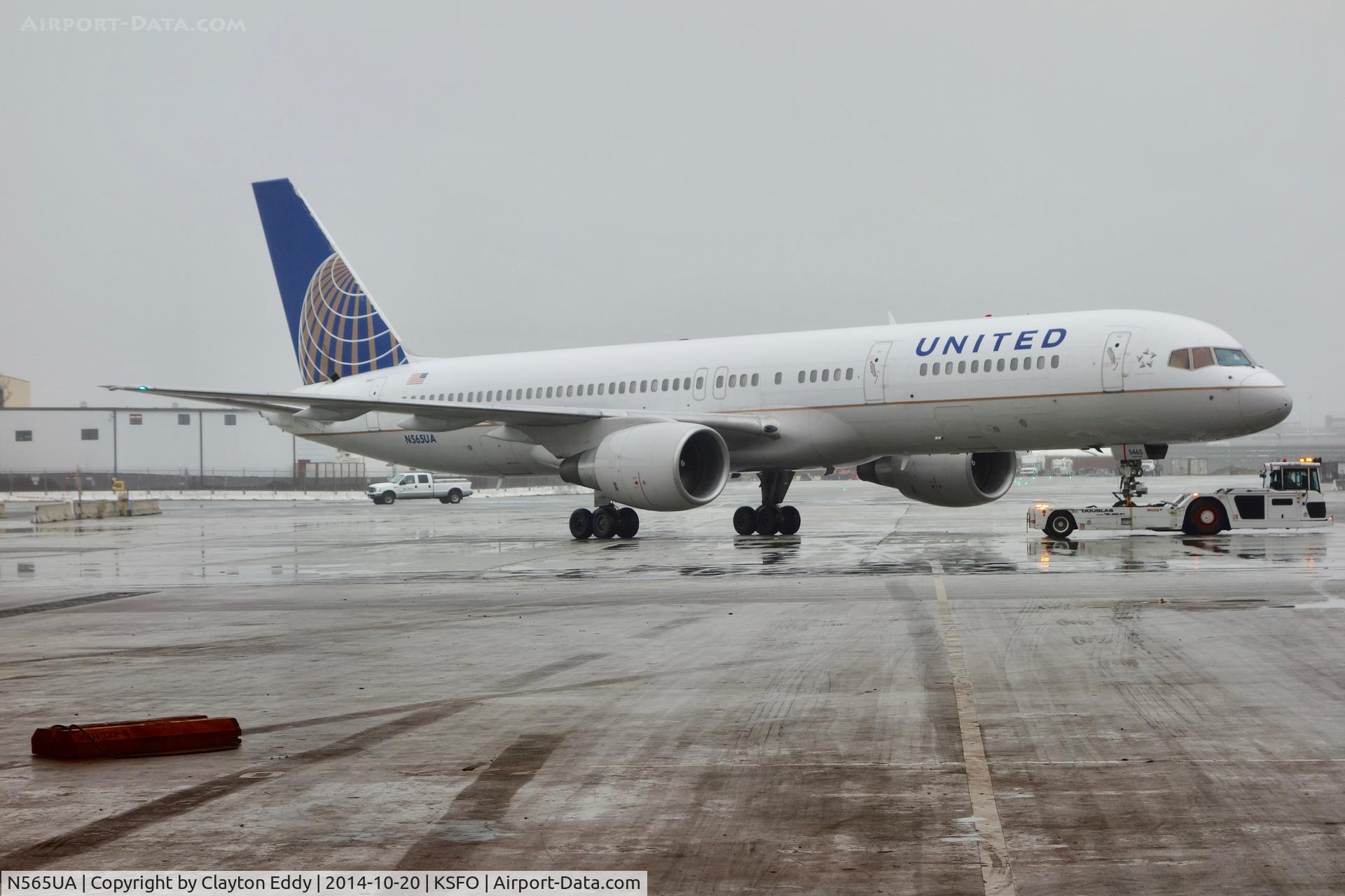 N565UA, 1992 Boeing 757-222 C/N 26669, SFO 2014