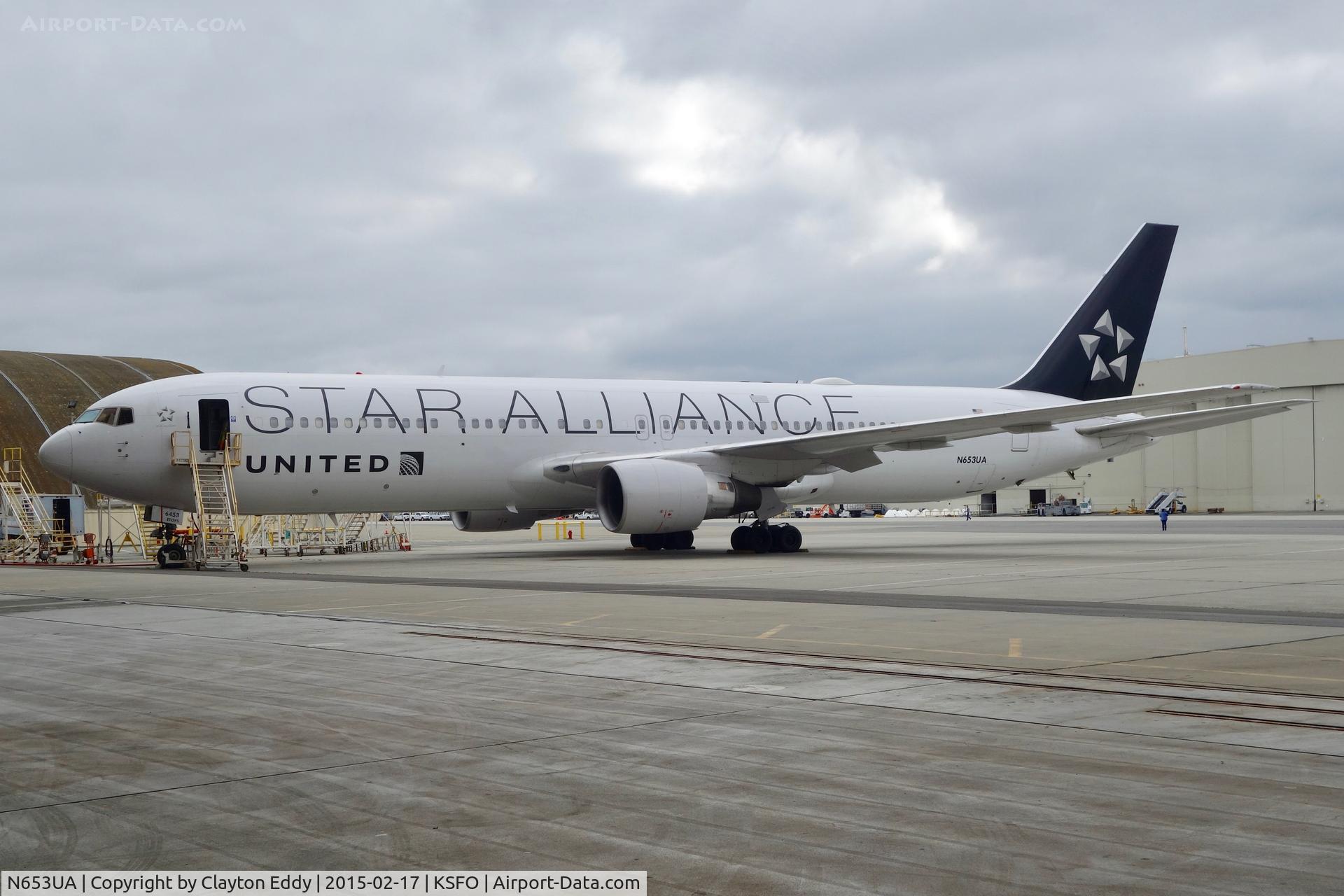 N653UA, 1992 Boeing 767-322 C/N 25391, SFO 2015