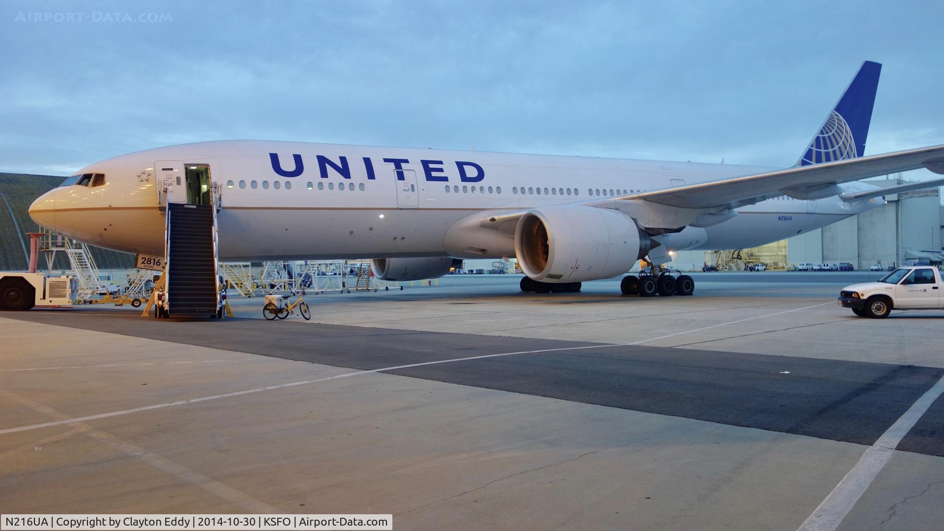 N216UA, 2000 Boeing 777-222 C/N 30549, SFO 2014